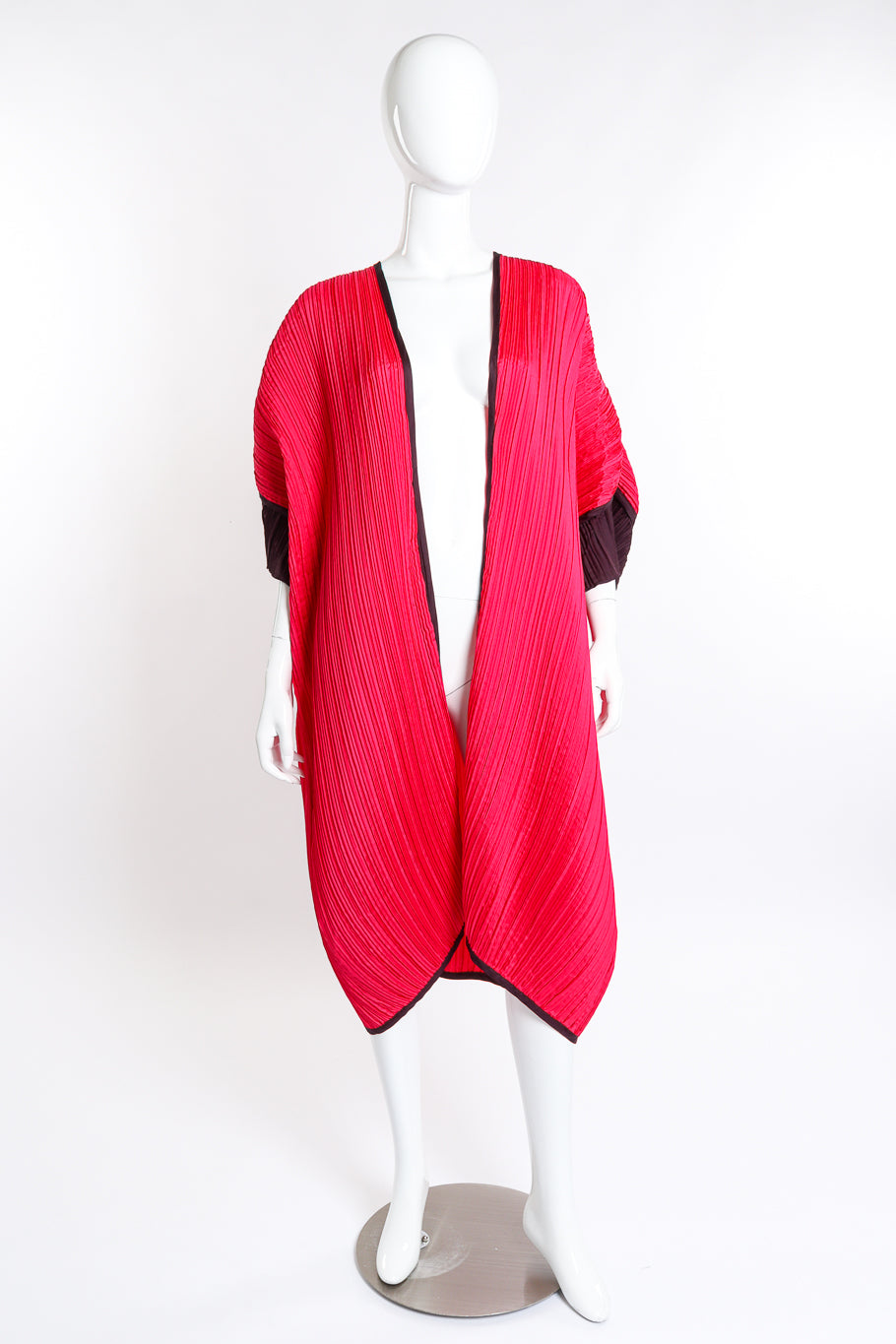 Vintage Baba's Pleated Duster front on manenquin @reecss la