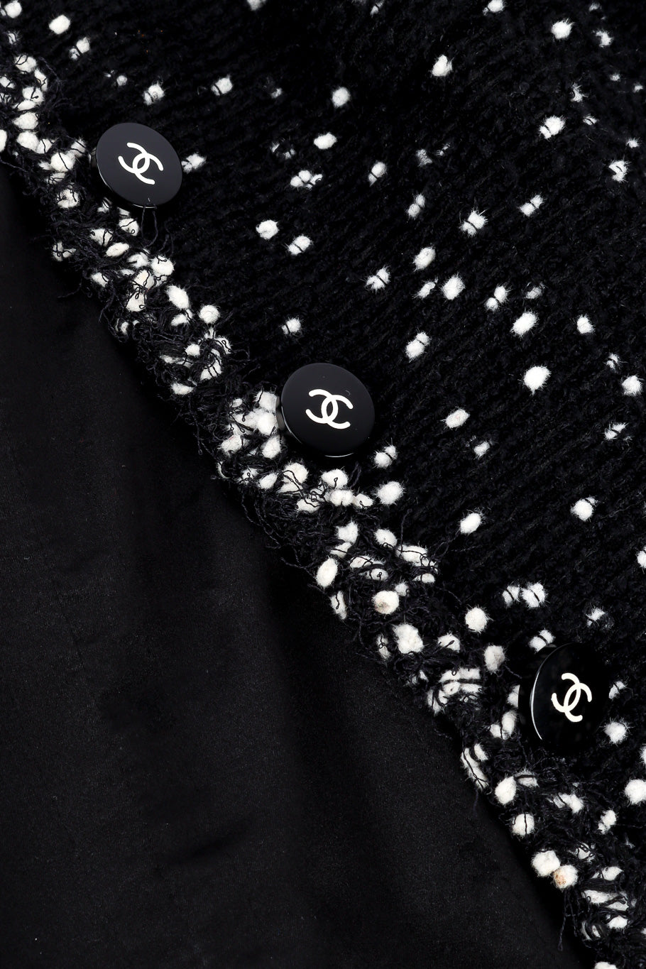 Vintage Chanel 1995 A/W Tweed Bouclé Jacket buttons @recessla