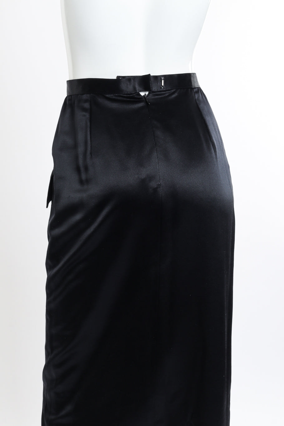 Vintage Geoffrey Beene Peplum Vest and Maxi Skirt Set skirt back on mannequin closeup @recessla