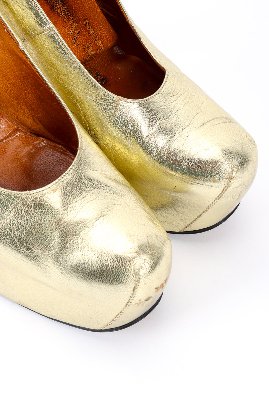 Vintage Vivienne Westwood 1993 F/W Metallic Gold Elevated Court Shoe toe closeup @recessla