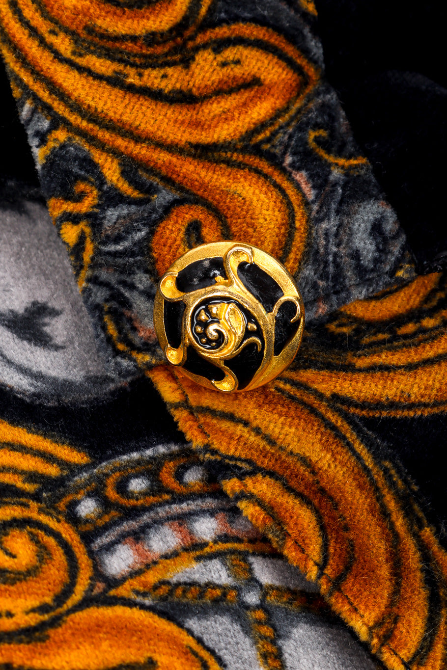 Vintage Laurél Baroque Velvet Pant front button closeup @recessla