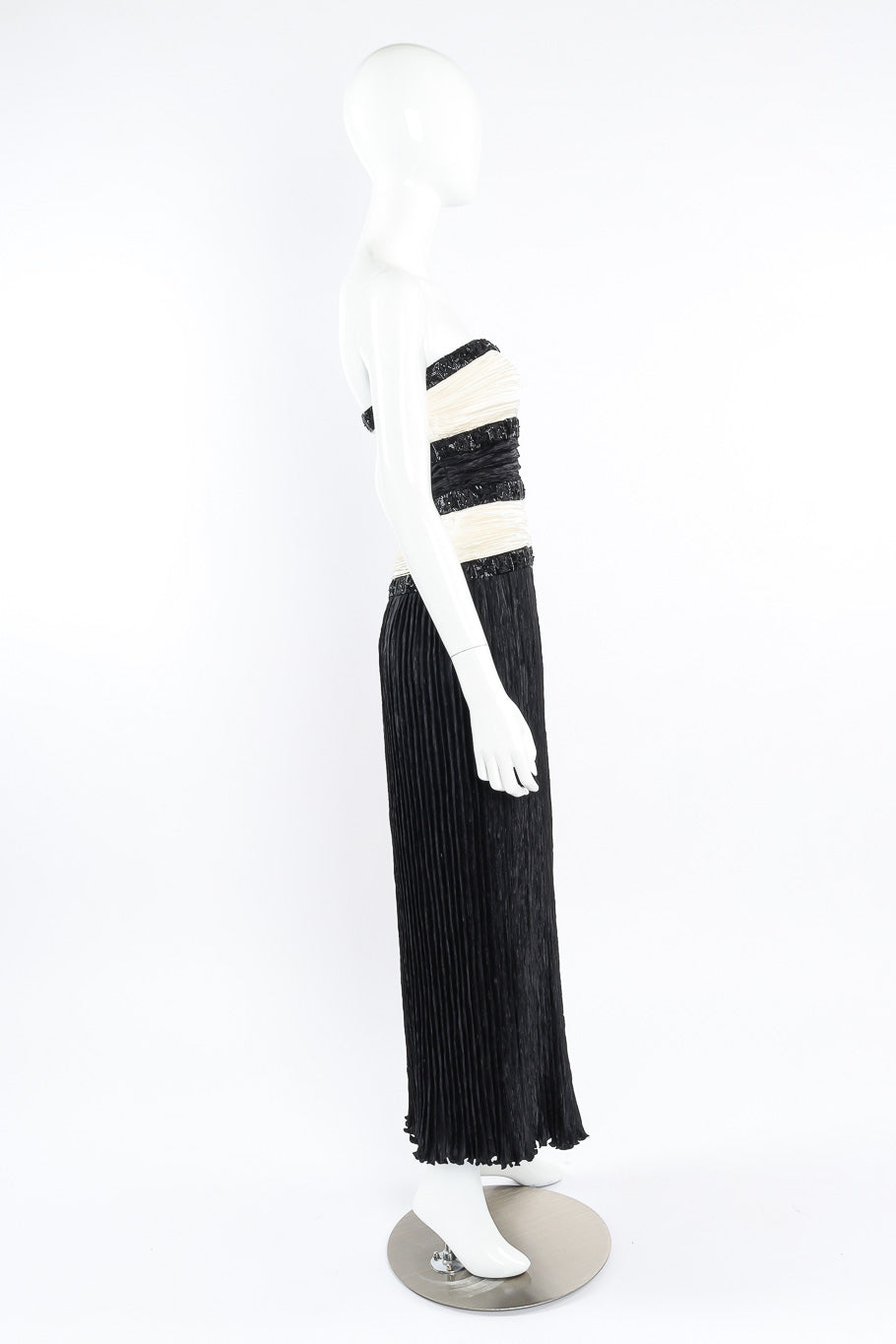 Plisse dress by Mary McFadden on mannequin side @recessla