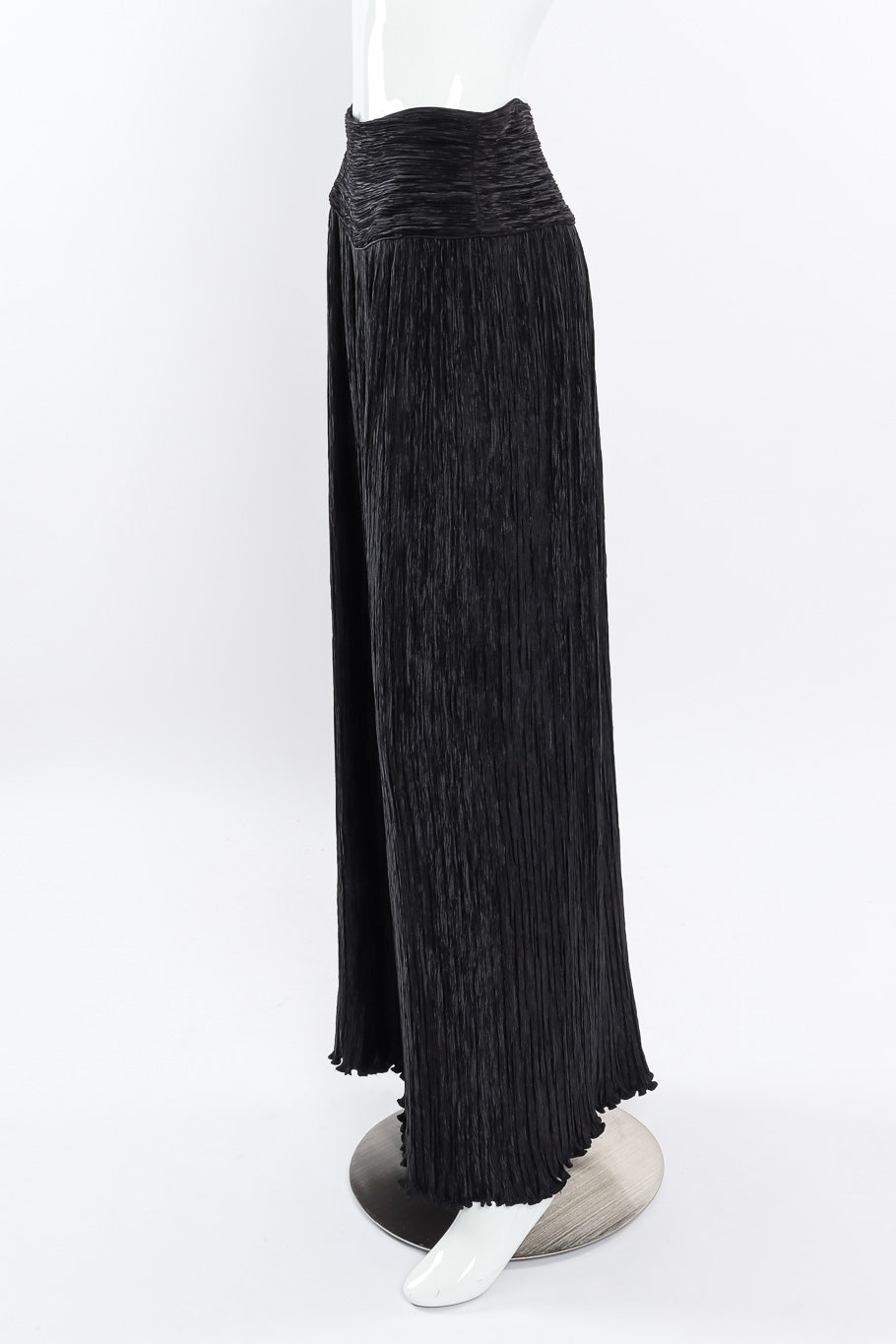 Pleated palazzo pant by Mary McFadden on mannequin side @recessla