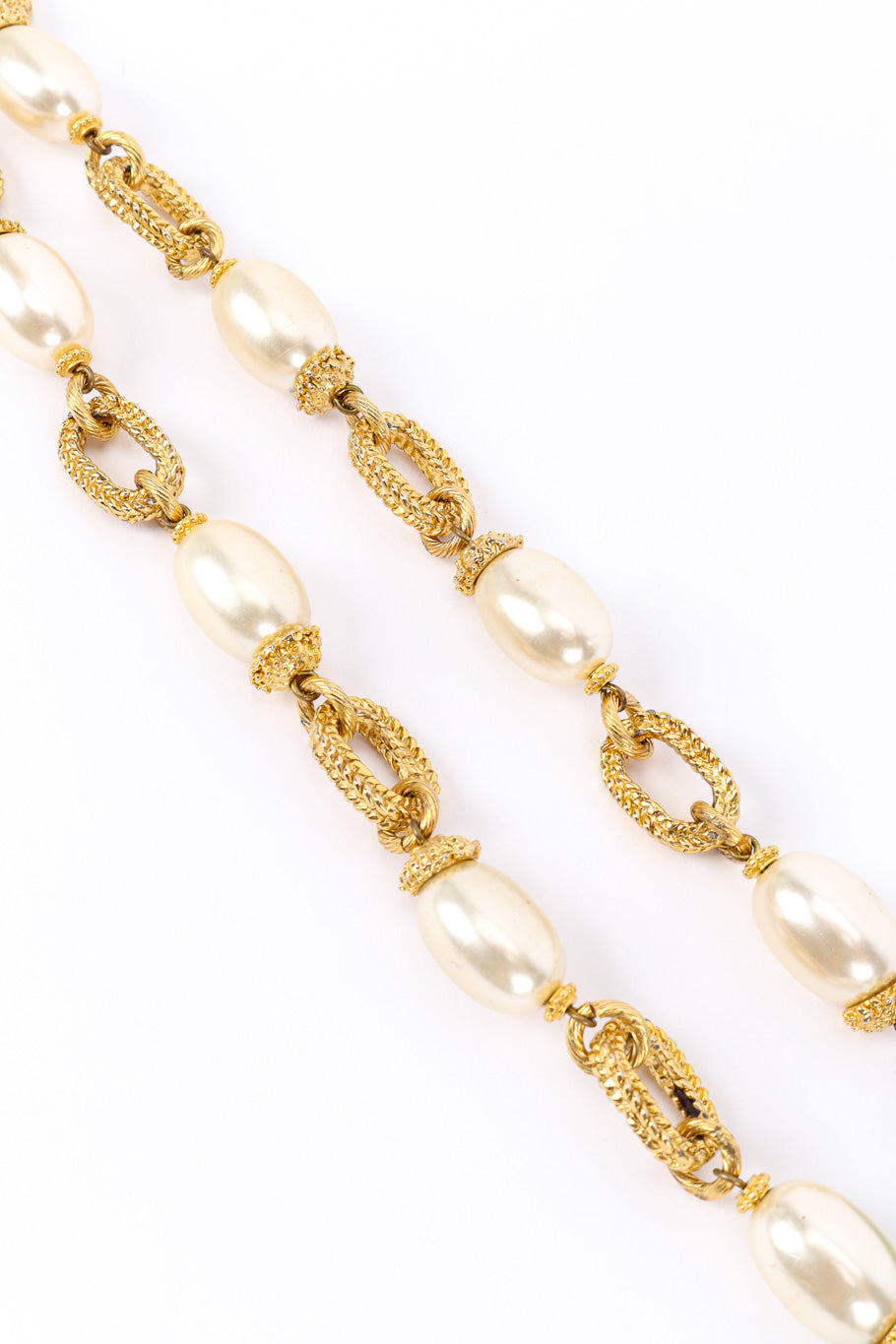 Vintage Monette of Paris Pearl & Glass Bead Necklace II chainlink and pearl closeup on a white backdrop @Recessla