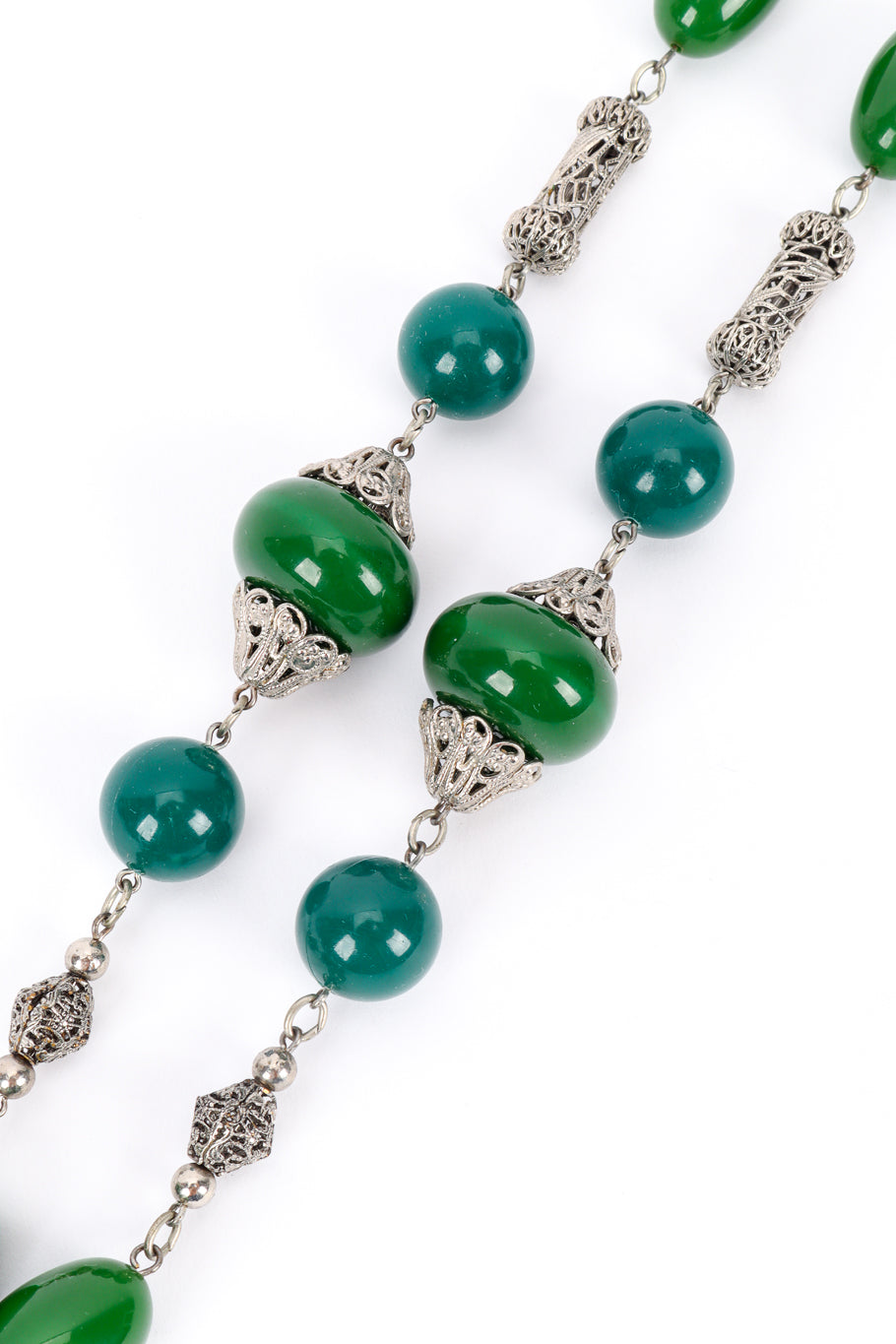 Vintage Accessocraft Beaded Plate Pendant Necklace beaded chain closeup @recessla