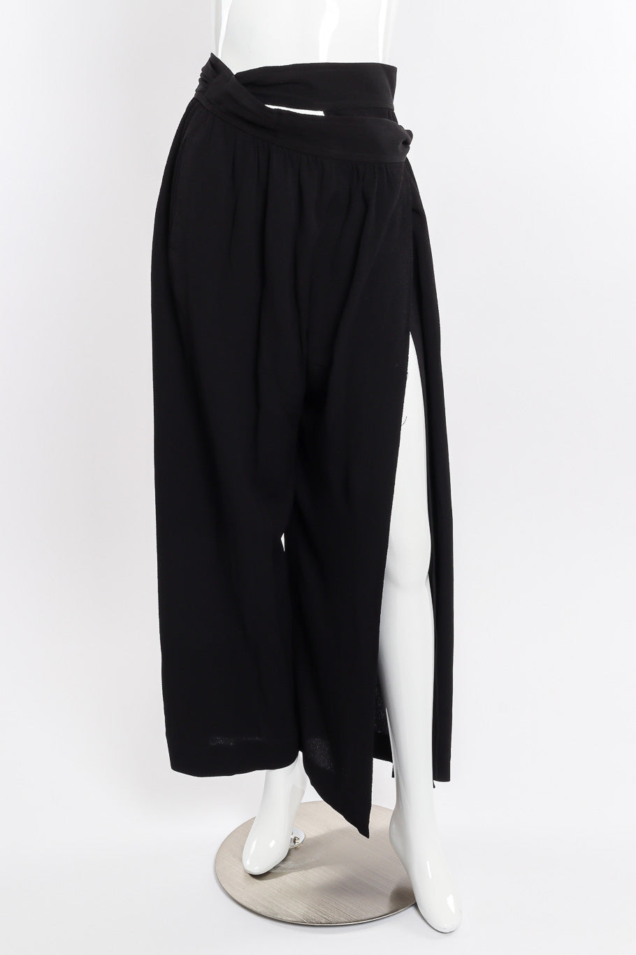Wrap trouser by Yves Saint Laurent on mannequin leg out @recessla