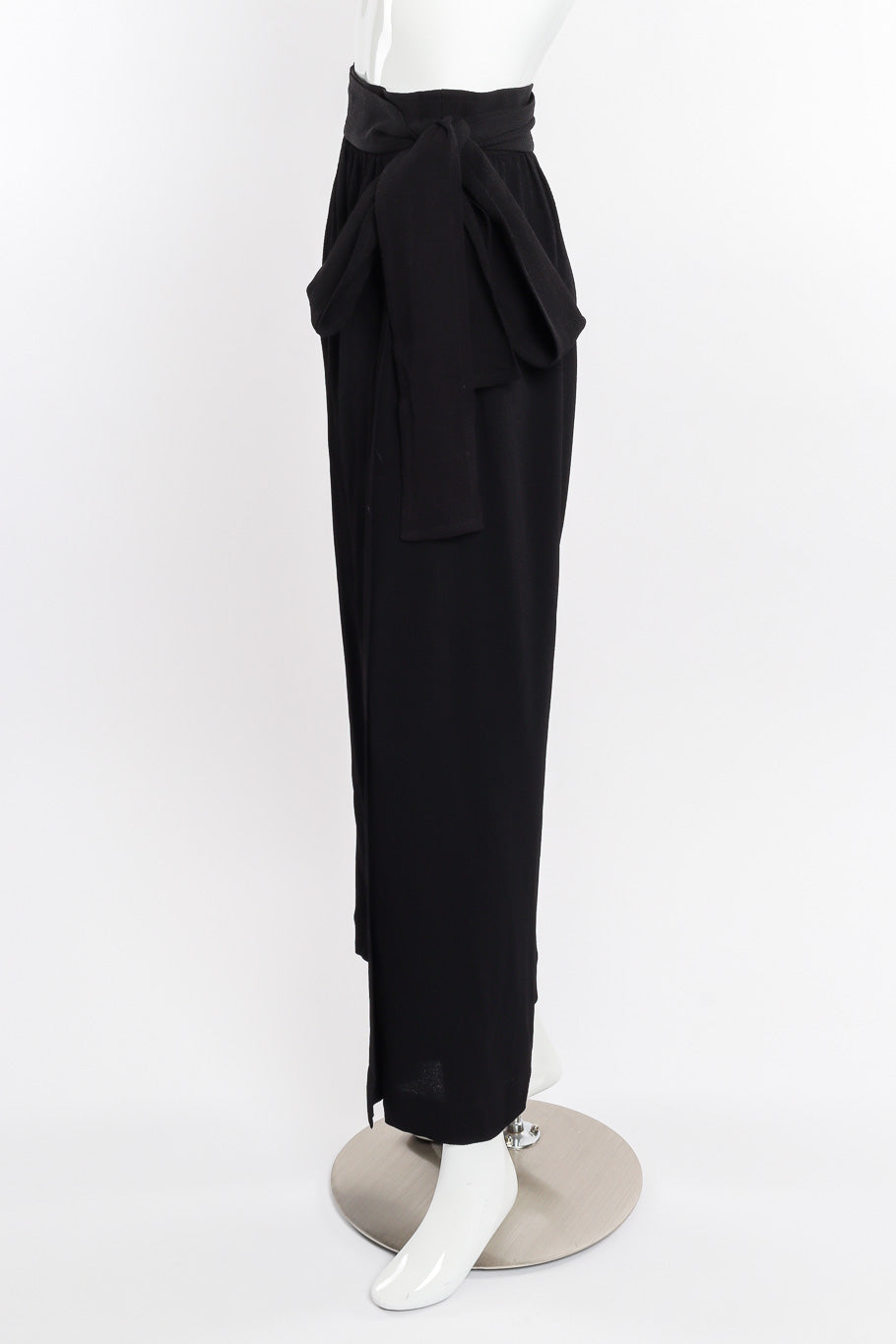 Wrap trouser by Yves Saint Laurent on mannequin side @recessla