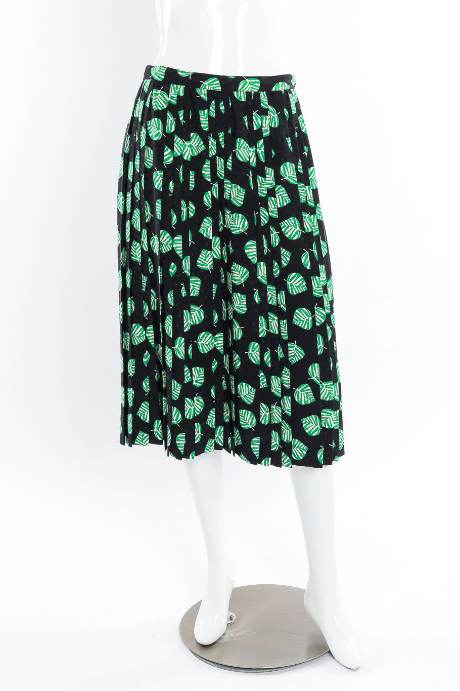 Adolfo leaf print skirt on mannequin @recessla