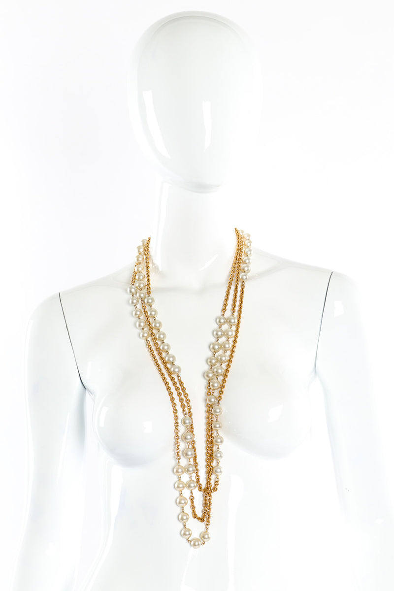 Chanel triple stand pearl necklace on mannequin @recessla