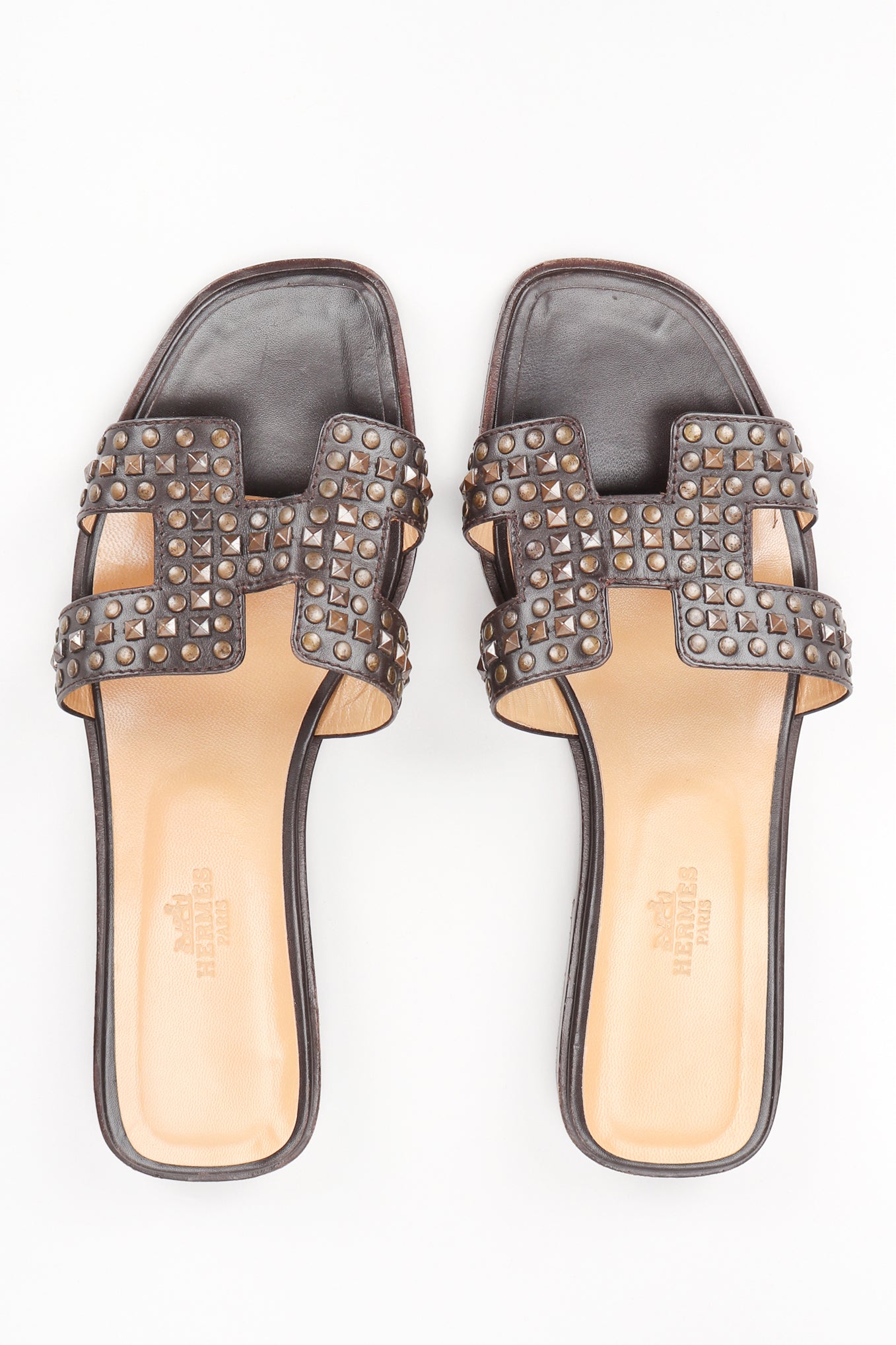 Recess Designer Consignment Vintage Hermes Studded Leather Oran H Slide Sandals Los Angeles Resale