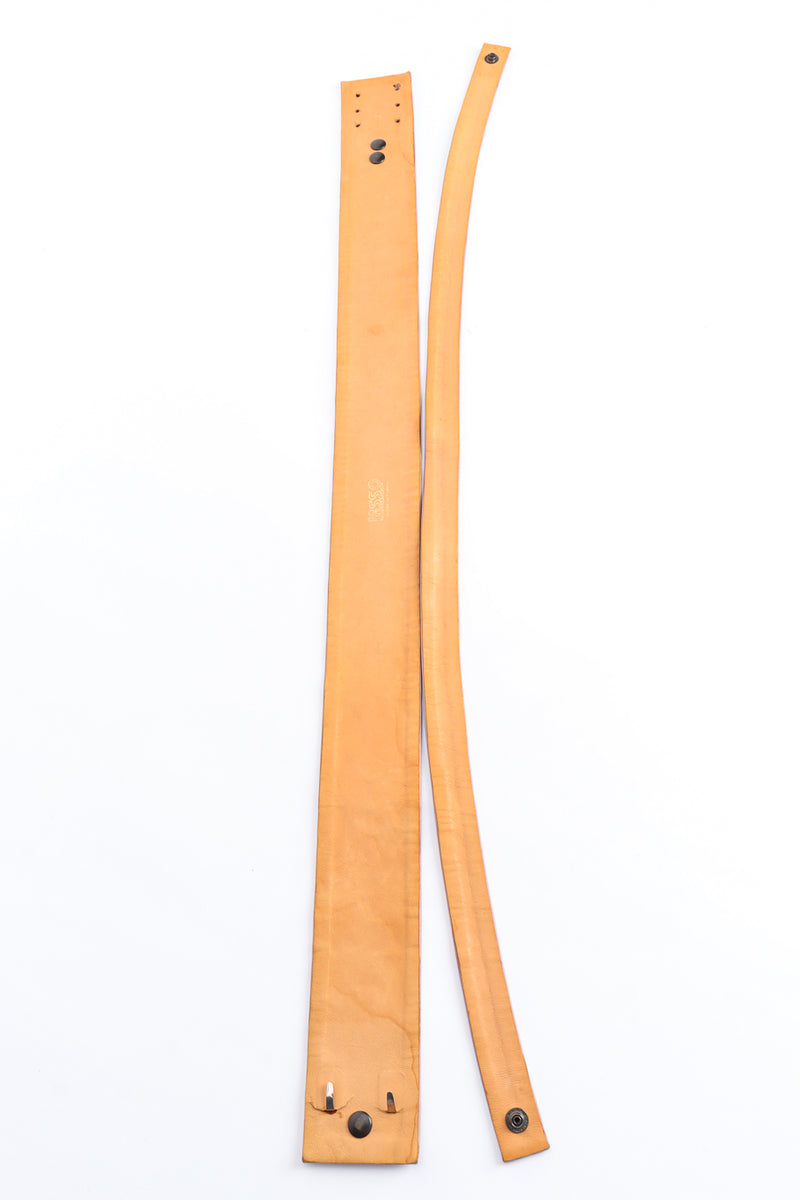 Geometric triangle belt by Lasso mannequin inside leather @recessla