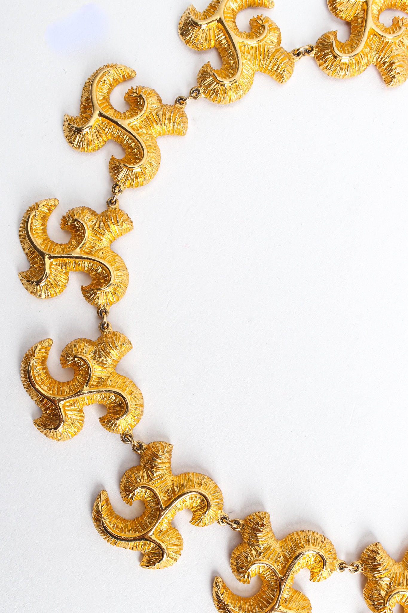 Vintage Natori Fleur Foliage Link Necklace links close @ Recess Los Angeles