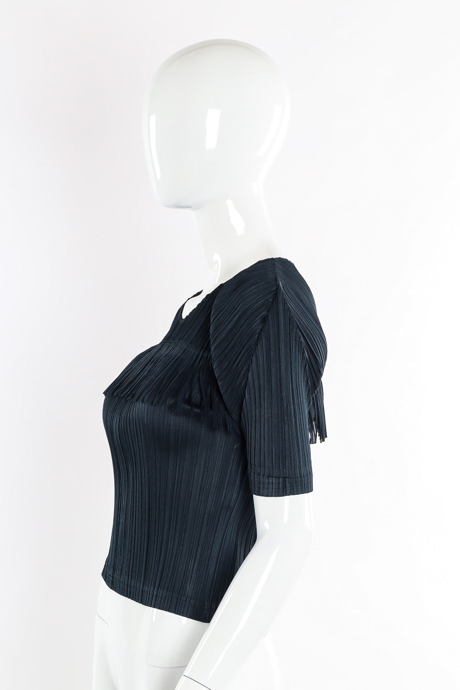 accordion pleat fringe top by Issey Miyake for Pleats Please mannequin side @recessla