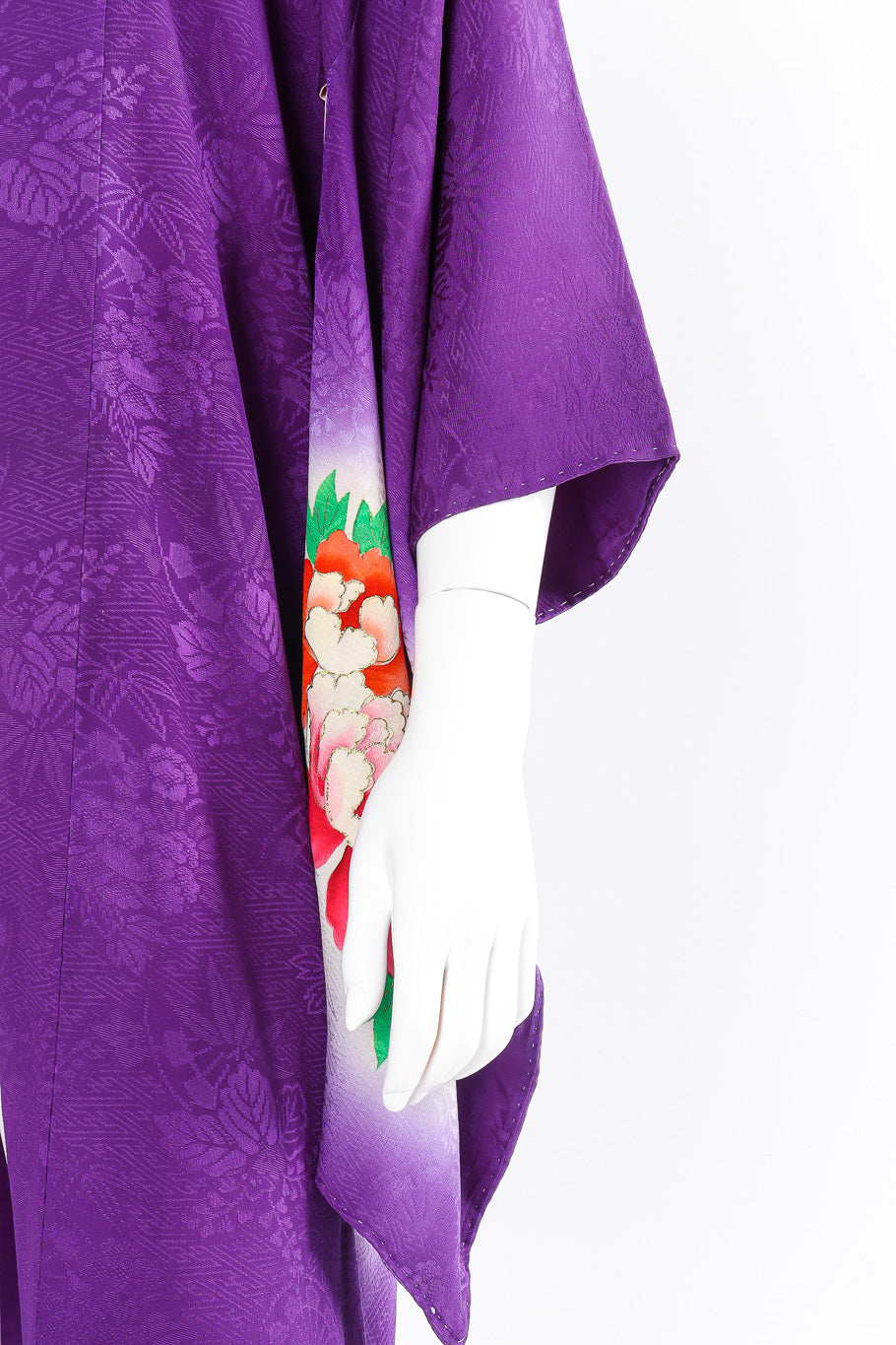 Purple vintage kimono mannequin sleeve front close @recessla
