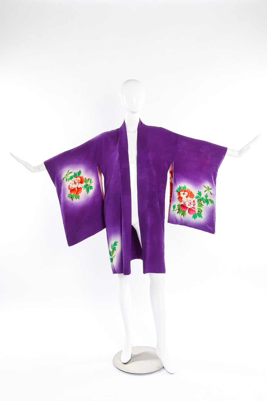 Purple vintage kimono mannequin front arms extended @recessla