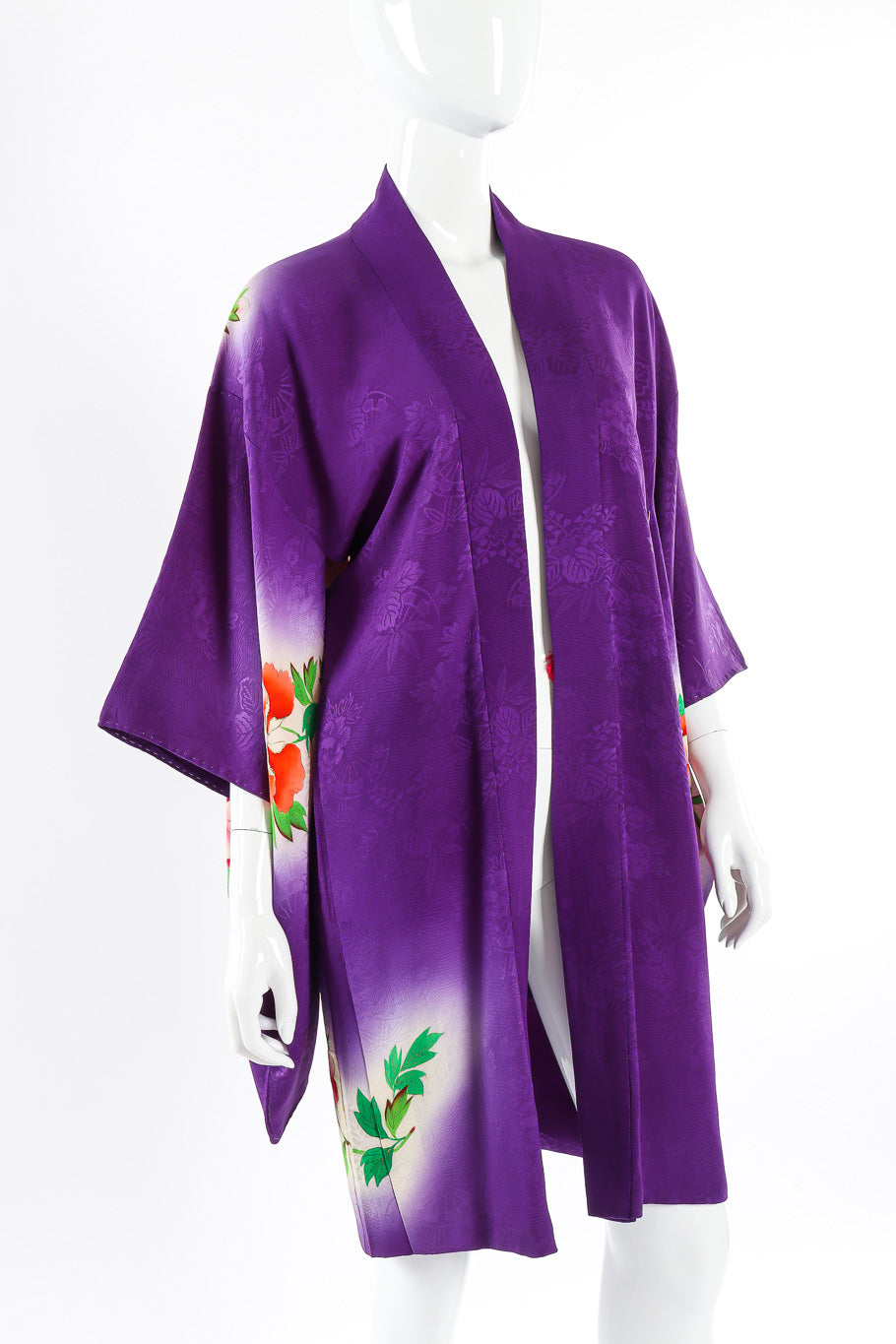 Purple vintage kimono mannequin close arms down @recessla