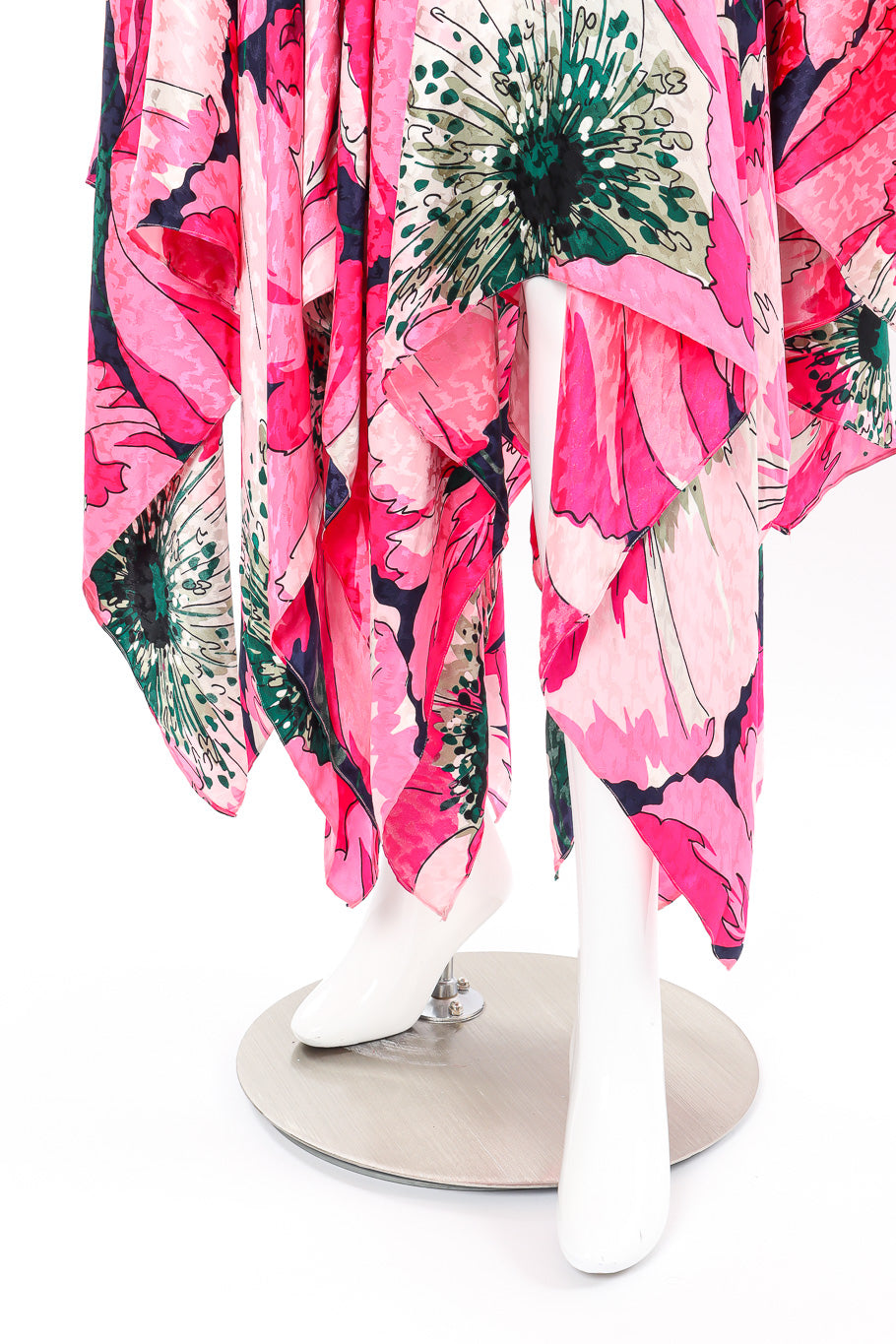 Flutter dress by Ruben Panis on mannequin hem @recessla
