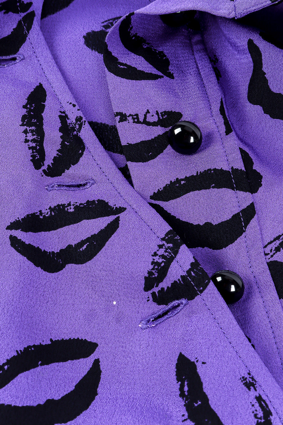 Lip blouse by Emanuel Ungaro buttons close @recessla