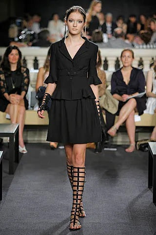 Chanel 2007C S/S Peplum Skirt Suit on runway model @recessla