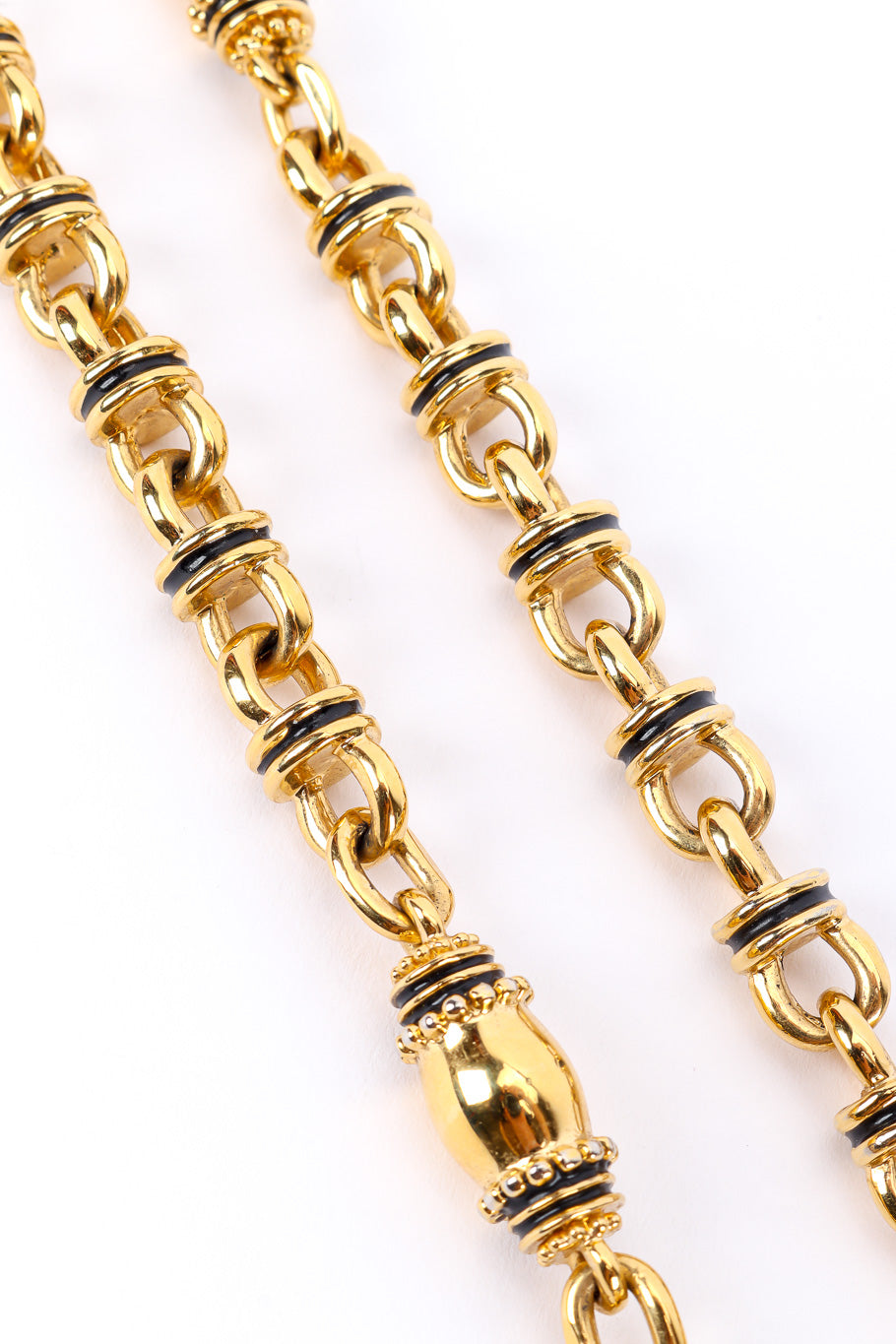 Column Link Chain Necklace on white background  two strands close @recessla