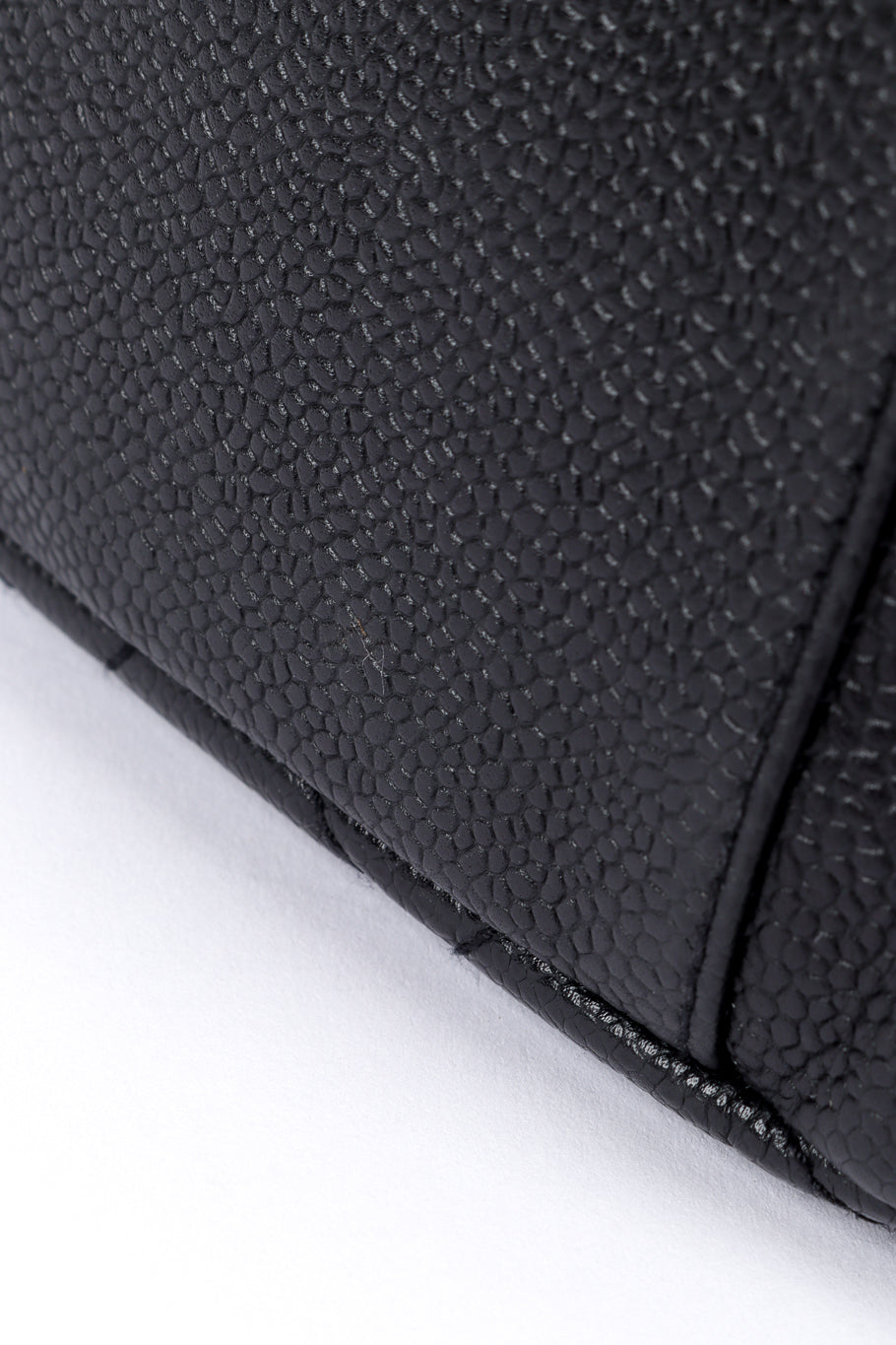 Chanel Quilted CC Shoulder Bag caviar leather closeup @recess la