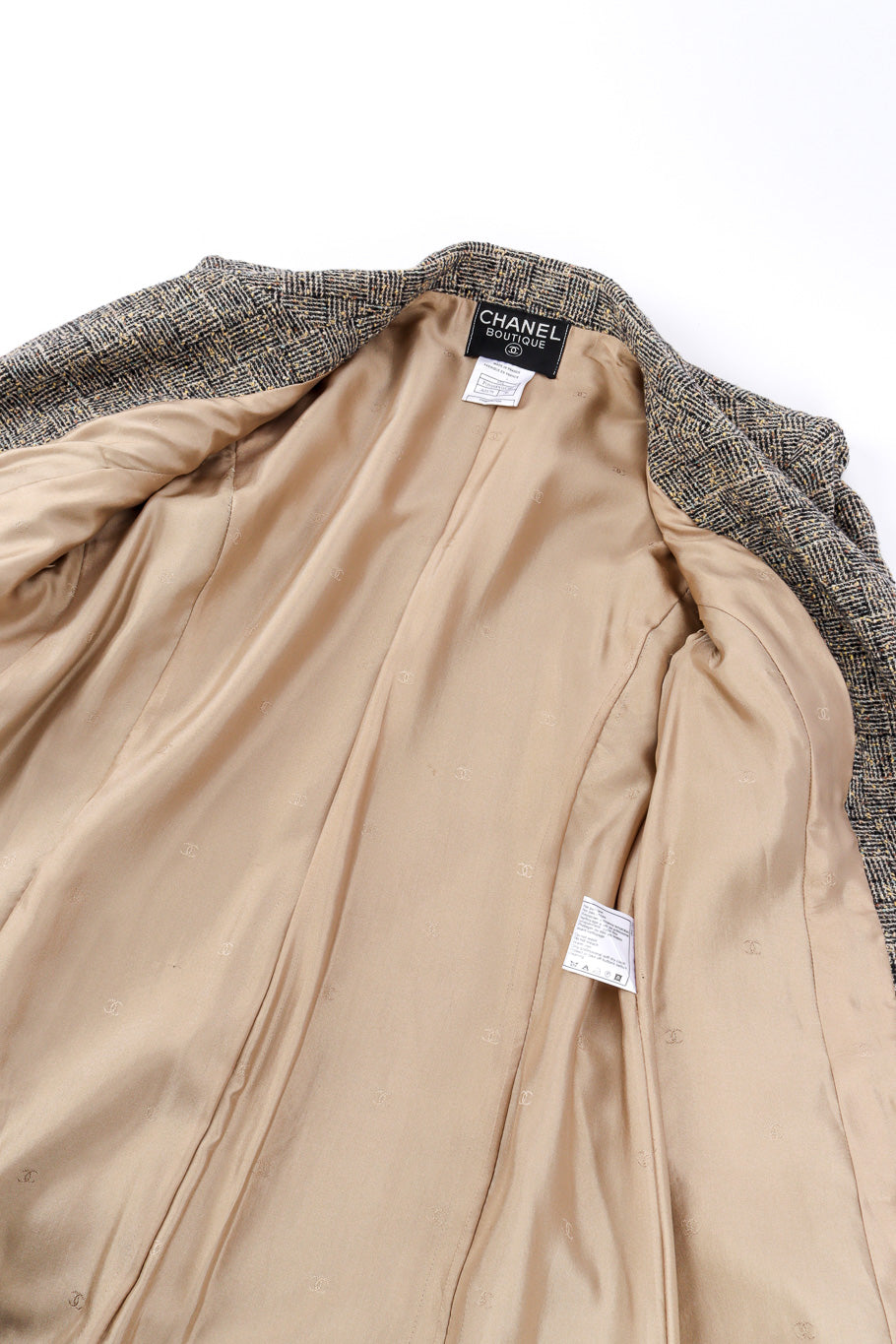 1997 A/W Bouclé Tweed Suit Set on mannequin jacket lining @recessla