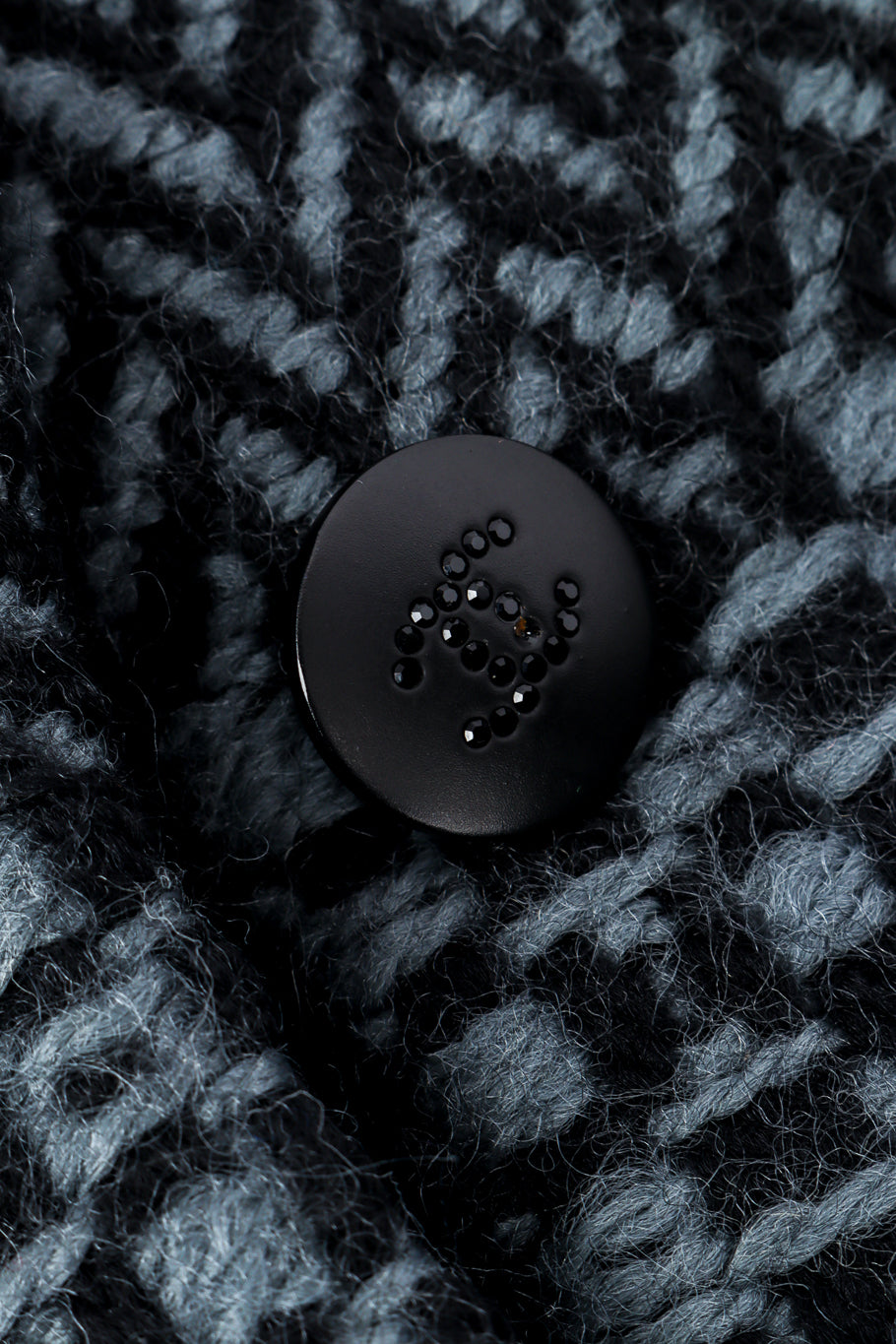 Chanel 2000 F/W Knit Wool Jacket button closeup @recess la
