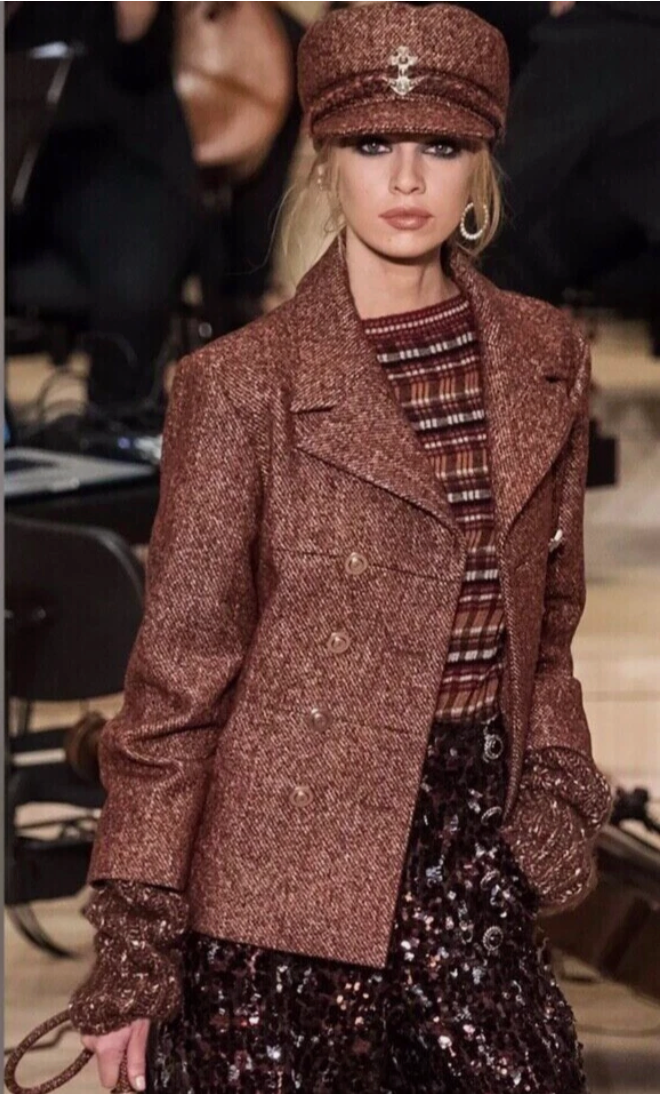 2018 F/W Tweed Hex Button Jacket by Chanel on runway