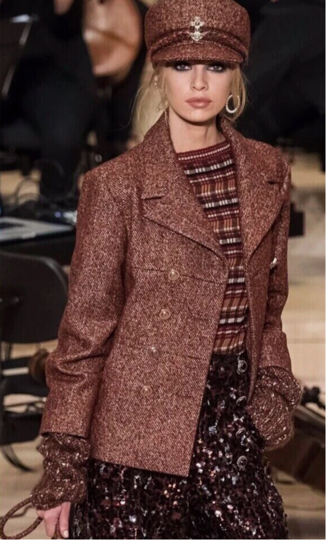 2018 F/W Tweed Hex Button Jacket by Chanel on runway