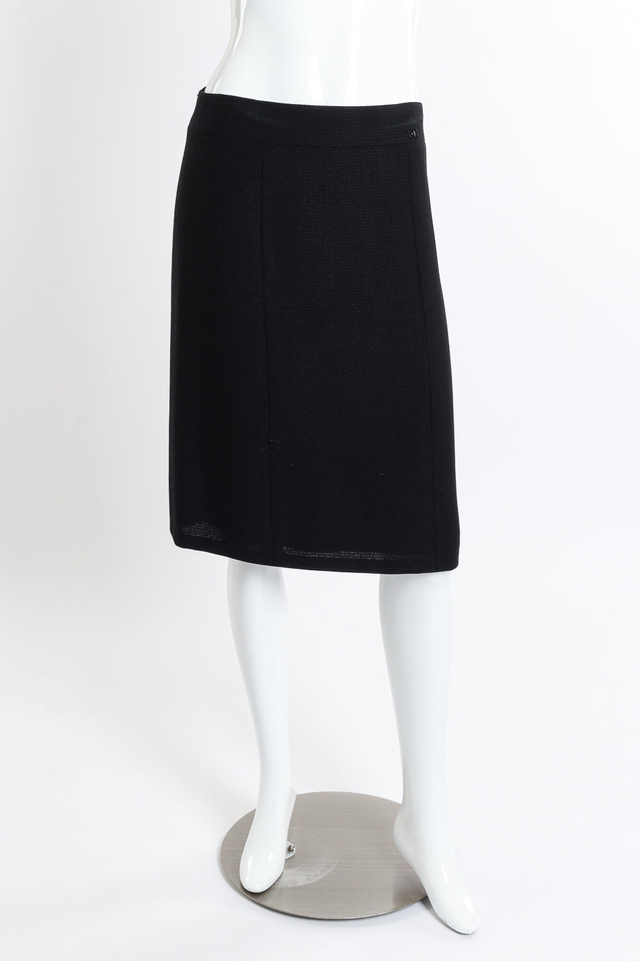 Chanel 2007C S/S Peplum Skirt Suit skirt front on mannequin @recessla