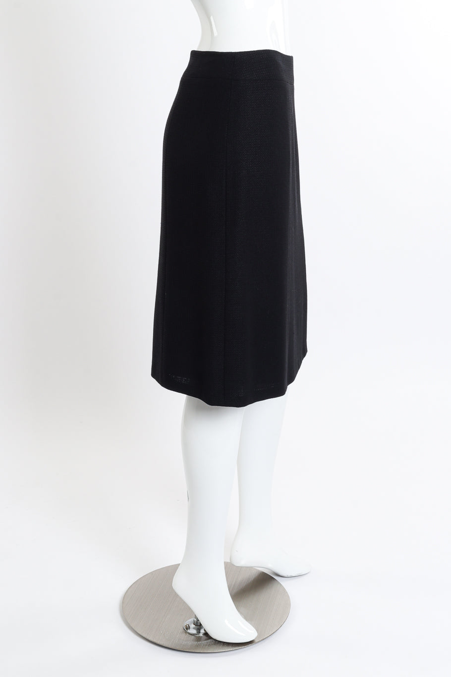 Chanel 2007C S/S Peplum Skirt Suit skirt side on mannequin @recessla