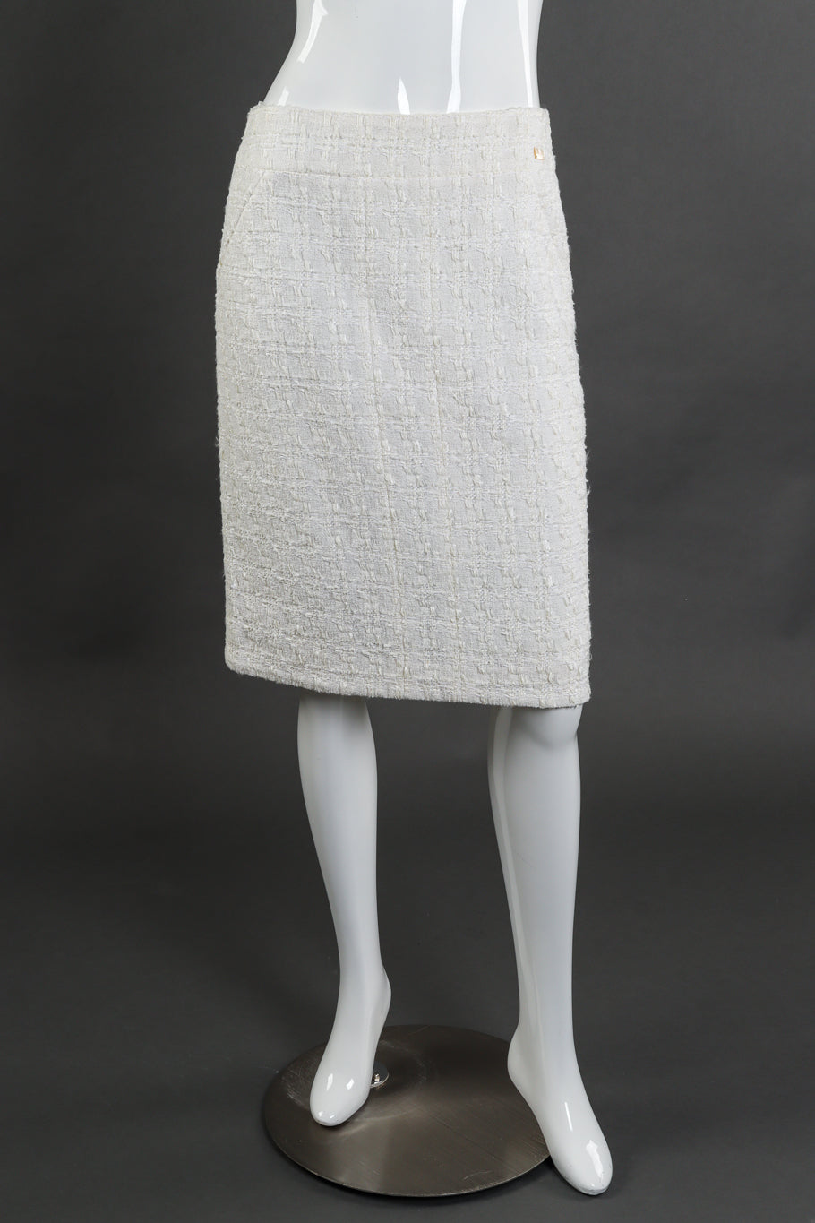 Vintage Chanel 2005 Cruise Woven Skirt Suit skirt front on mannequin @recessla