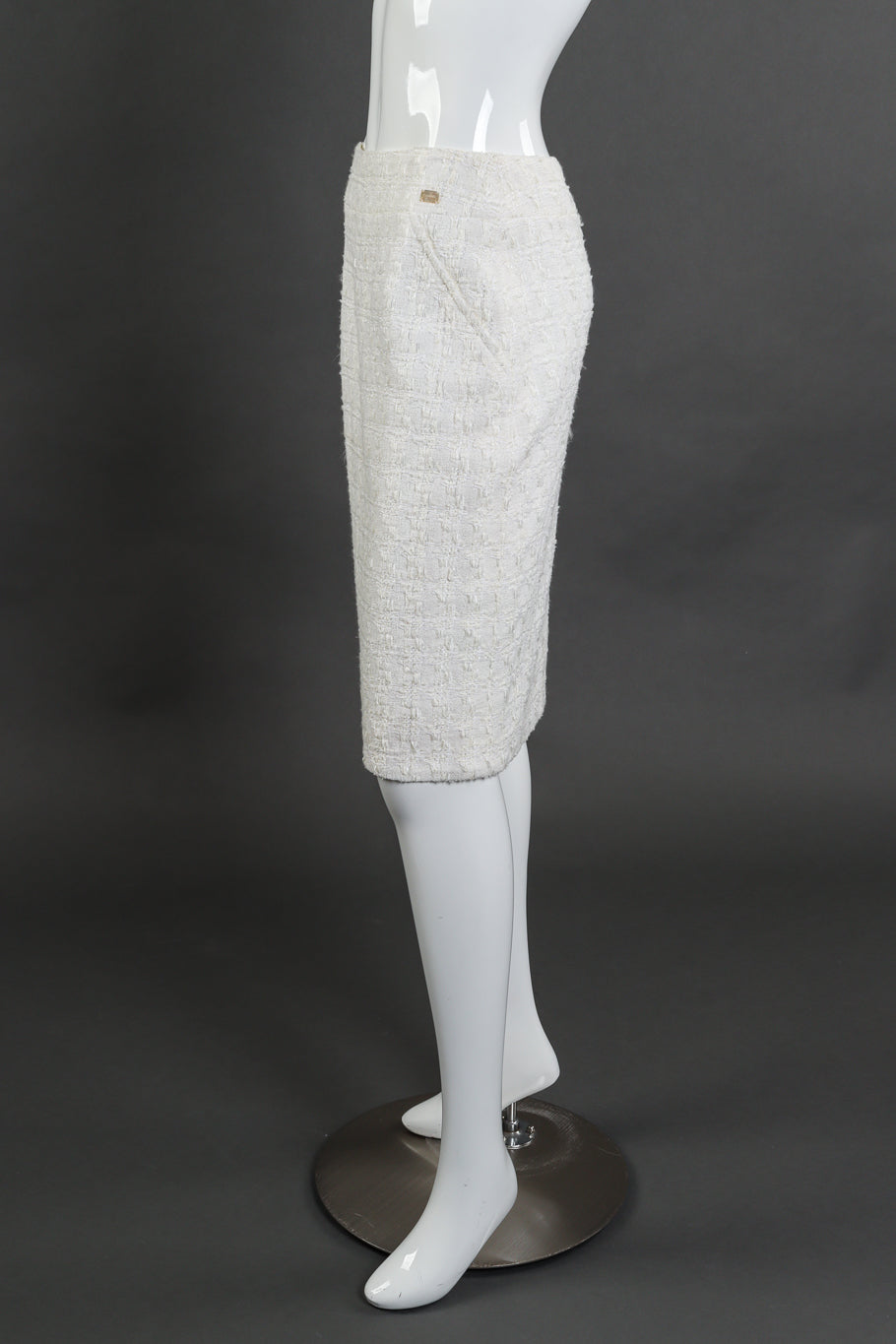 Vintage Chanel 2005 Cruise Woven Skirt Suit skirt side on mannequin @recessla