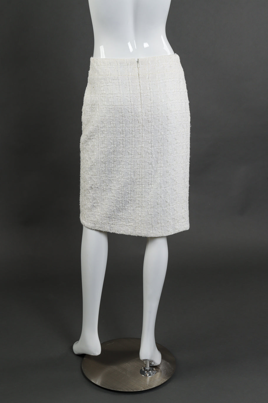 Vintage Chanel 2005 Cruise Woven Skirt Suit skirt back on mannequin @recessla