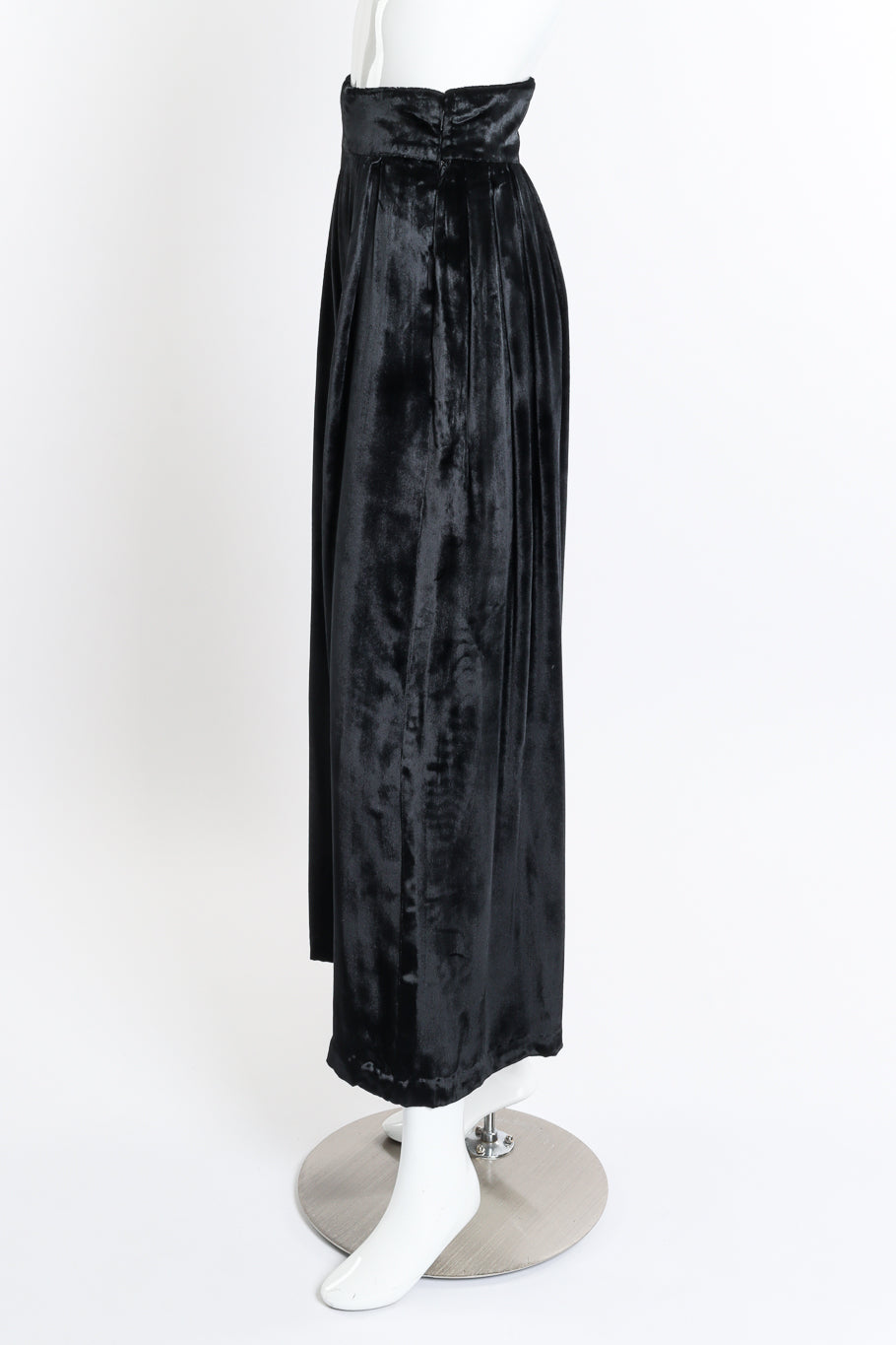 Chloé Velvet Wide Leg Pant side on mannequin @recessla