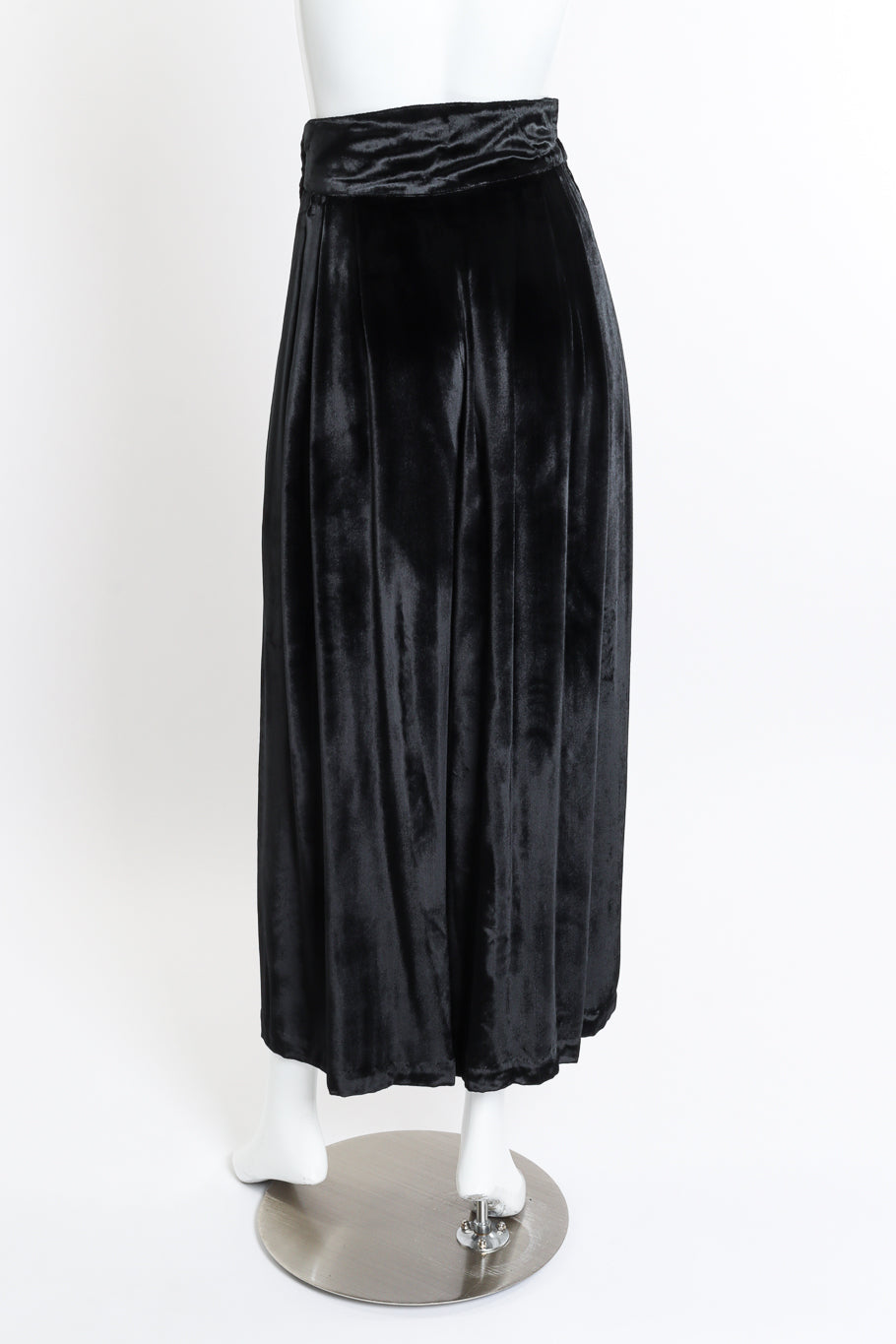 Chloé Velvet Wide Leg Pant back on mannequin @recessla