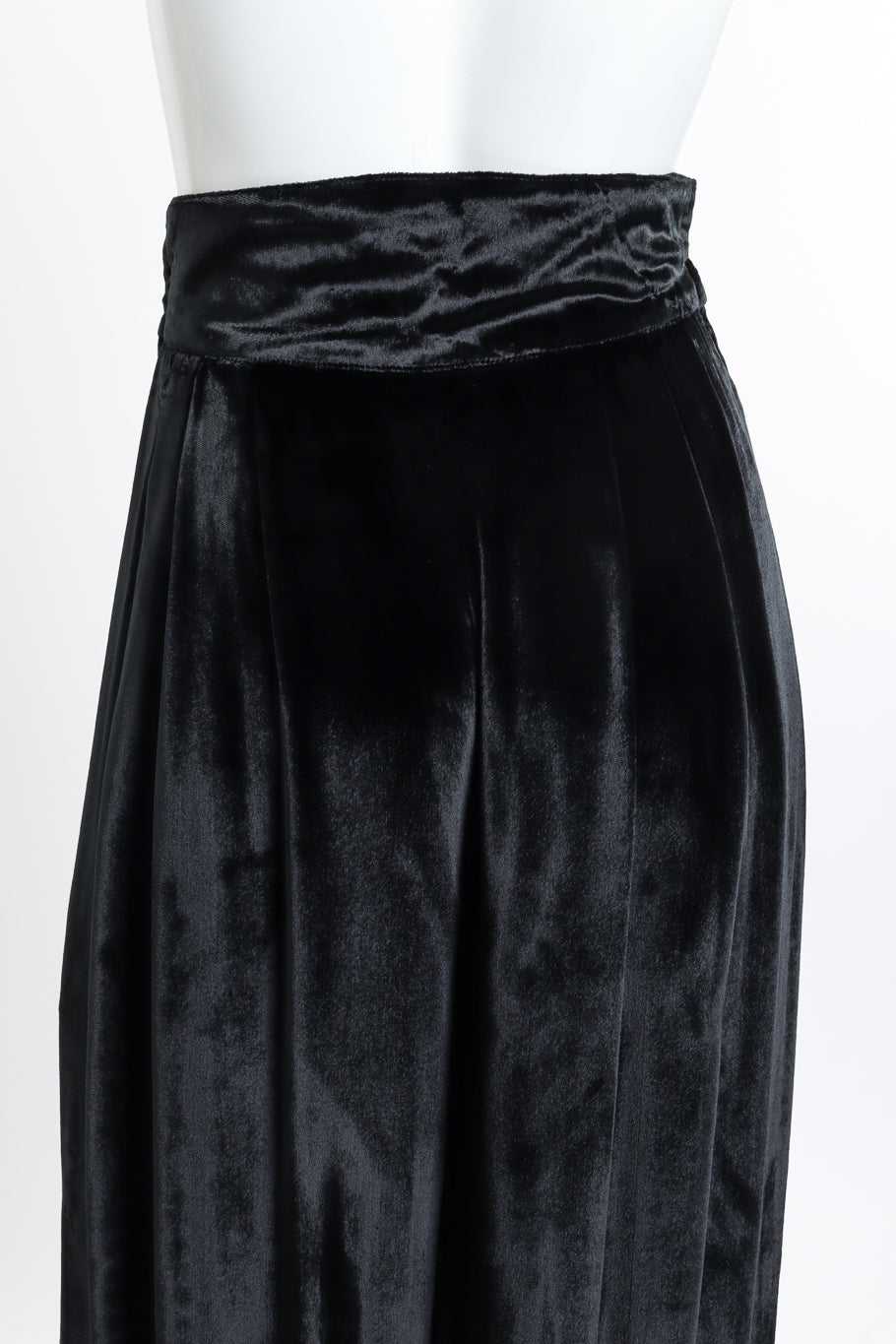 Chloé Velvet Wide Leg Pant back on mannequin closeup @recessla