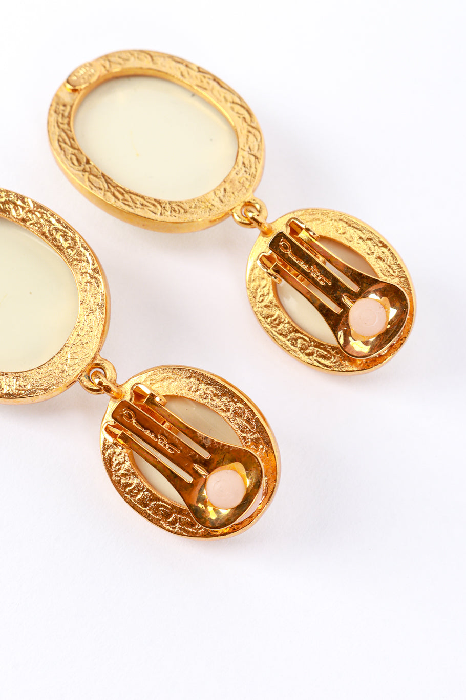 Vintage Oscar de la Renta Classic Cameo Earrings mark @RECESS LA