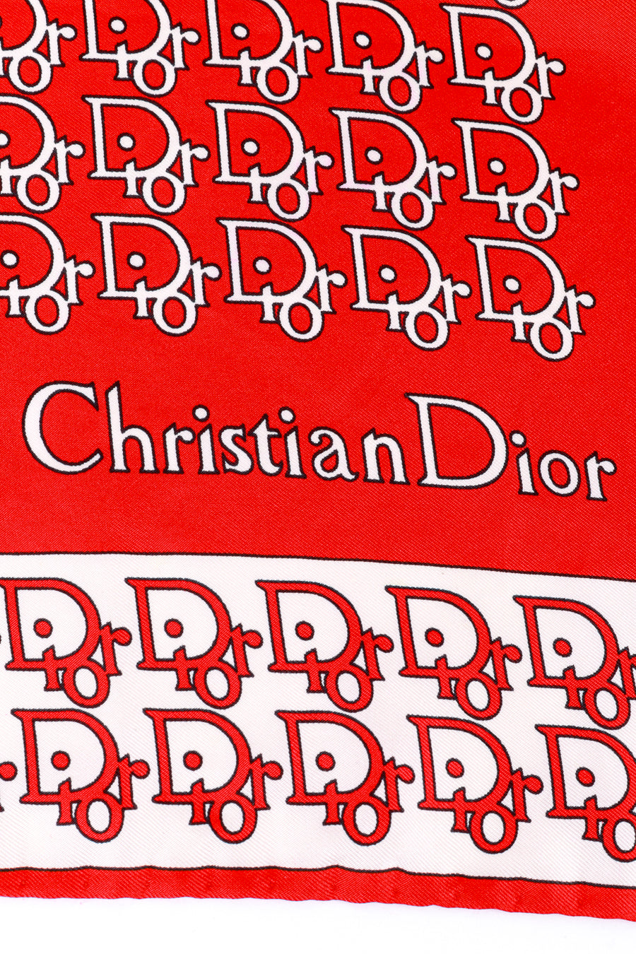 DiorScarf-8_900x.jpg?v=1719608837