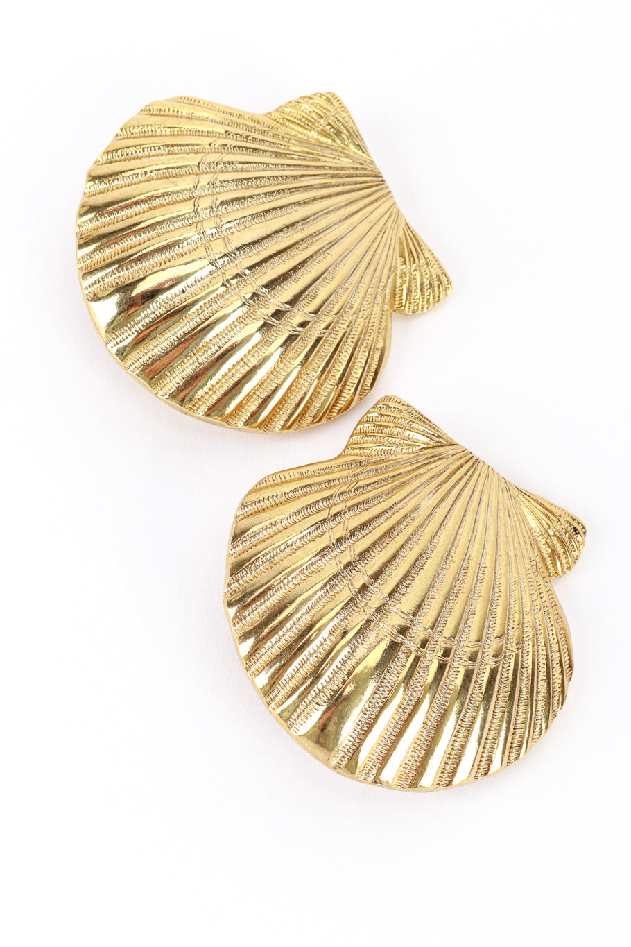 Vintage Oscar de la Renta Golden Seashell Button Earrings detail @recess la