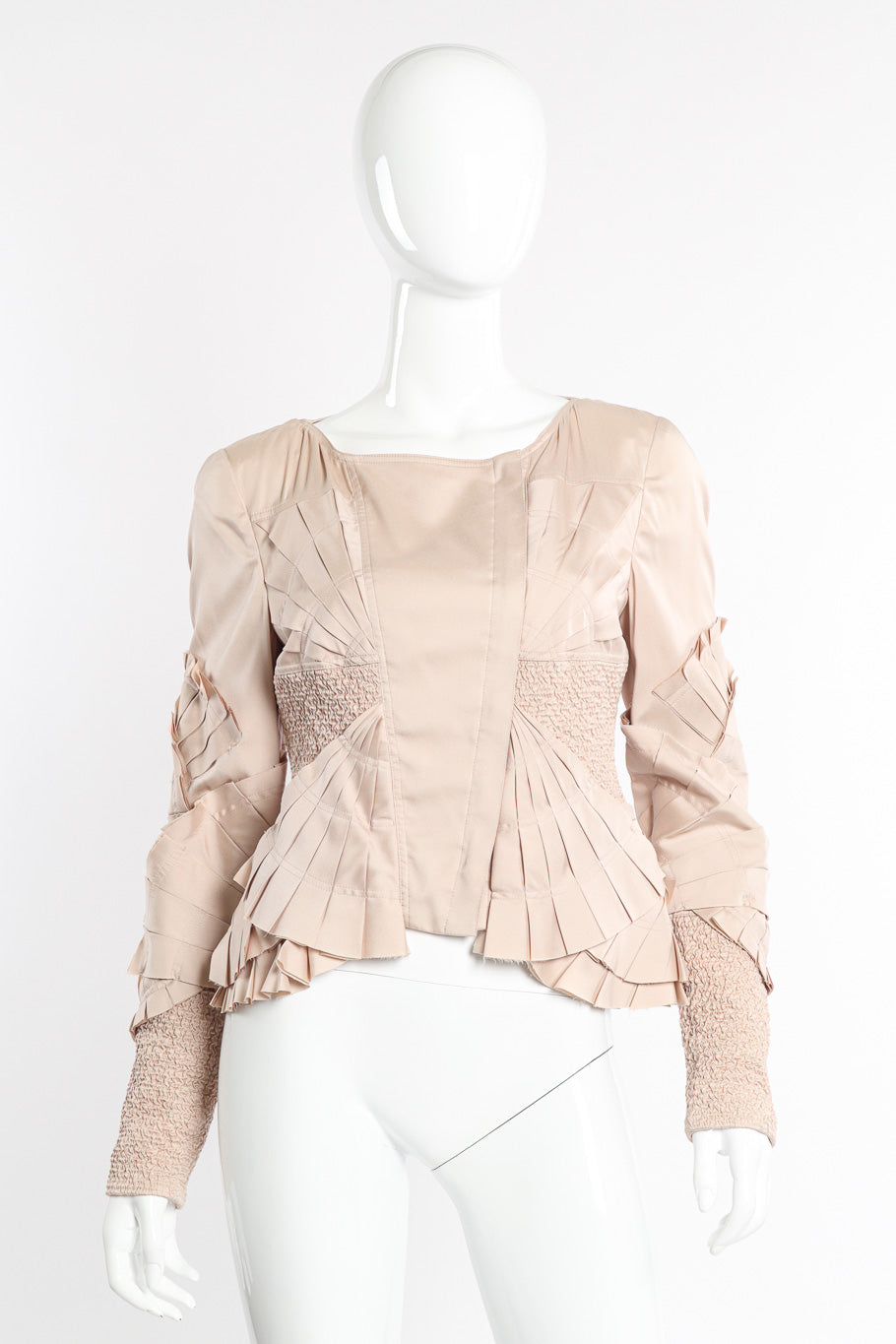 Silk jacket by Gucci on mannequin @recessla