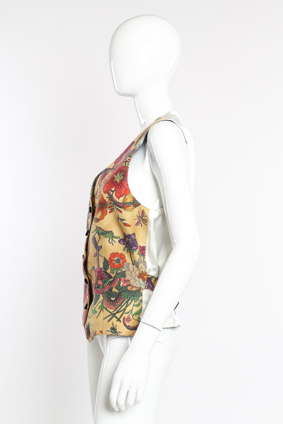 Floral Vest by Gucci on mannequin side @recessla