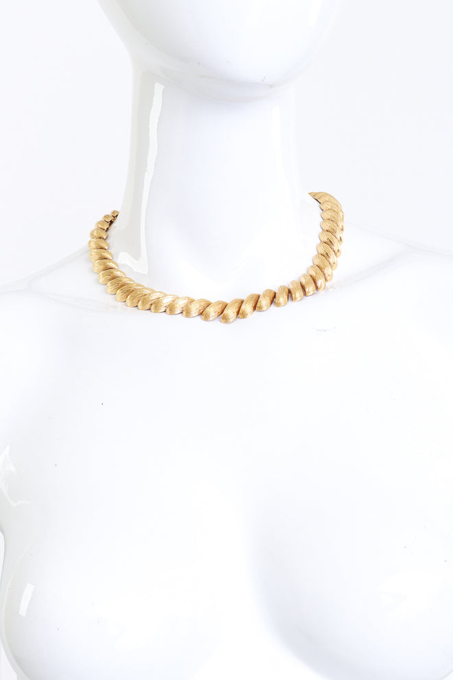 St.John Brushed Twist Link Collar Necklace on mannequin @RECESS LA