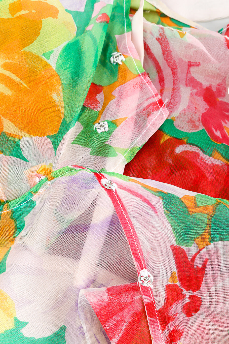 Vintage Guy Laroche Silk Floral Ruffle Dress single snap closure closeup @Recessla