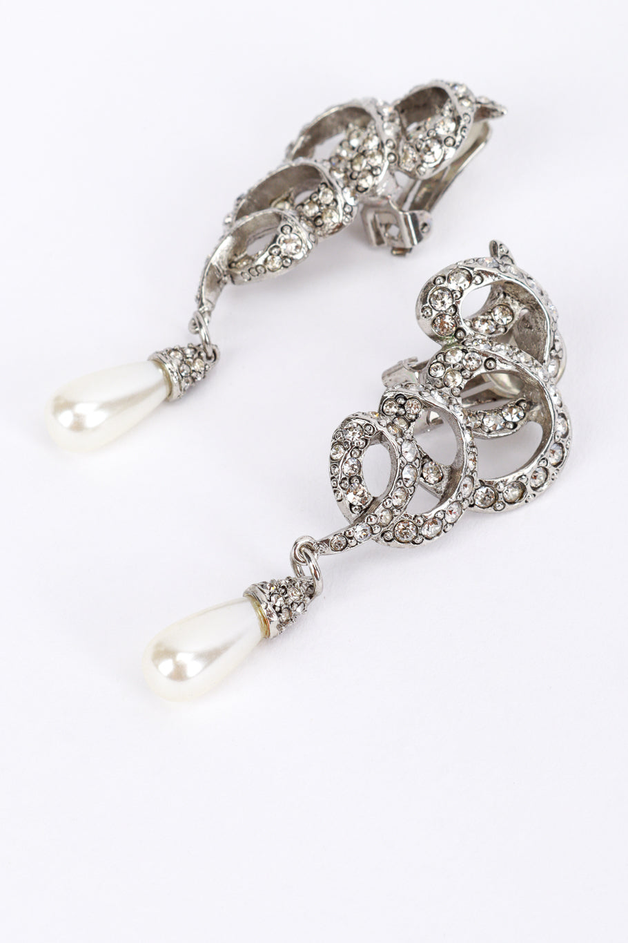 Vintage Oscar de la Renta Pearl Swirl Drop Earrings detail @recess la