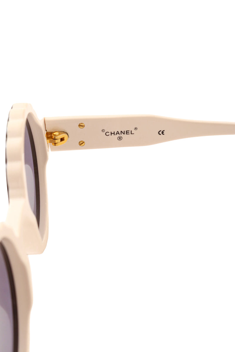 Vintage Chanel 1994 S/S White Scallop Frame Sunglasses – Recess