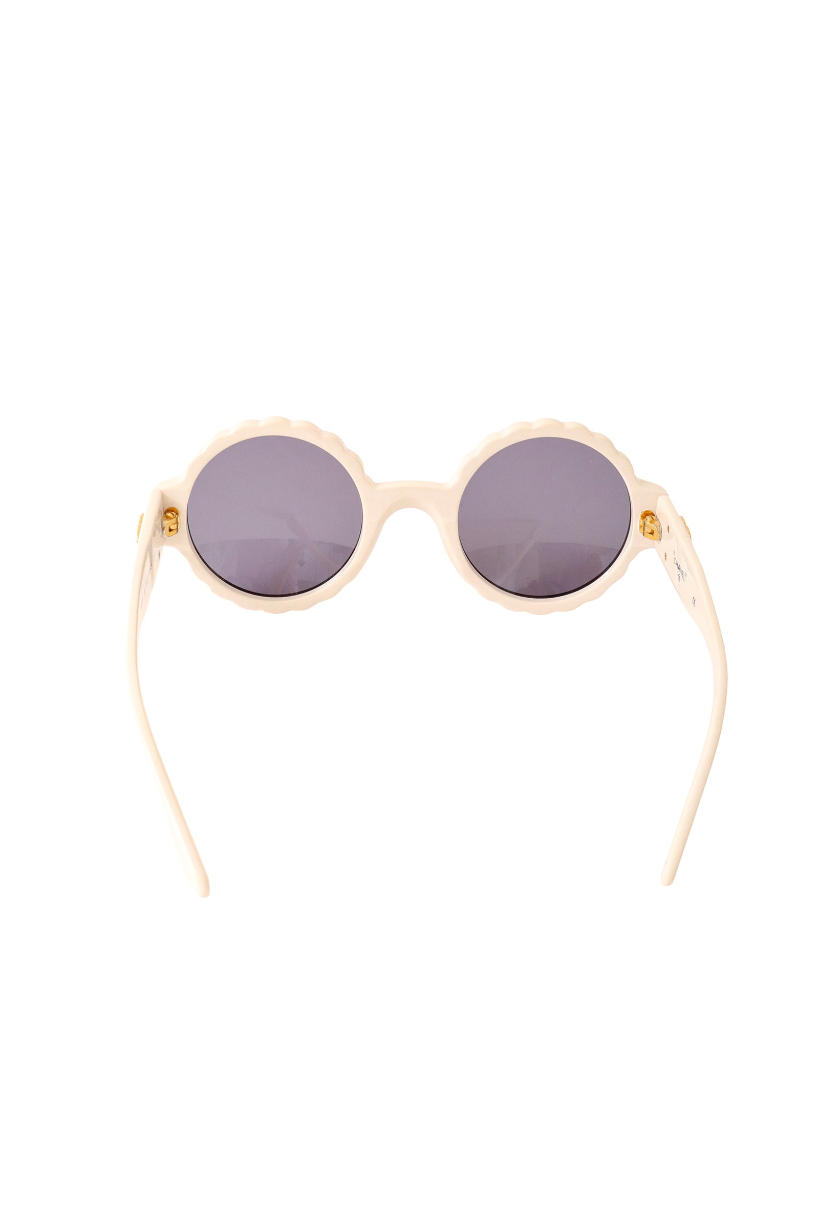 【ヴィンテージ】CHANEL 94C スカラップアンサンブル Vintage Chanel 1994 S/S White Scallop Frame Sunglasses – Recess