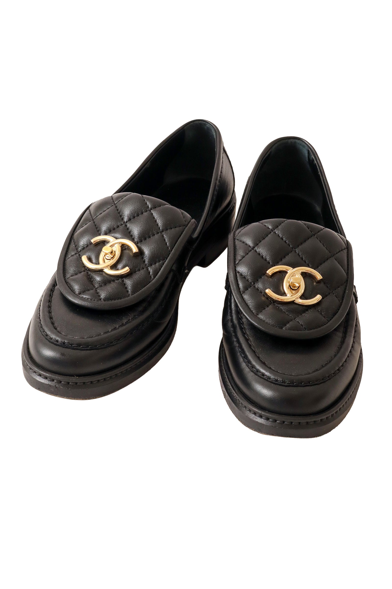 こちたろうCHANEL レアツィードフラット Chanel Quilted Leather CC Turnlock Loafers – Recess