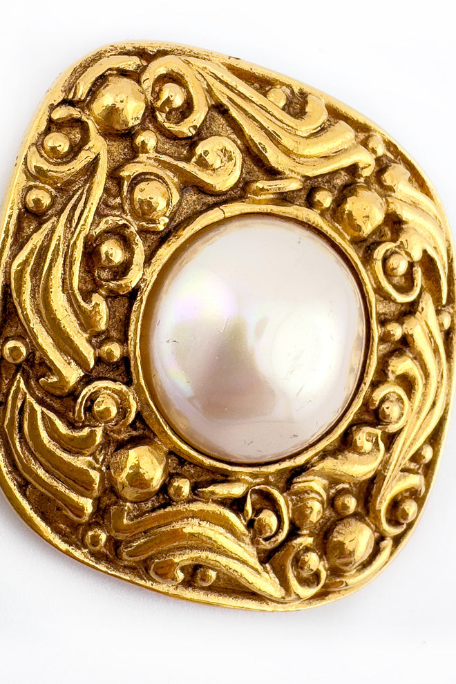 Vintage Chanel Baroque Pearl Brooch detail @recess la