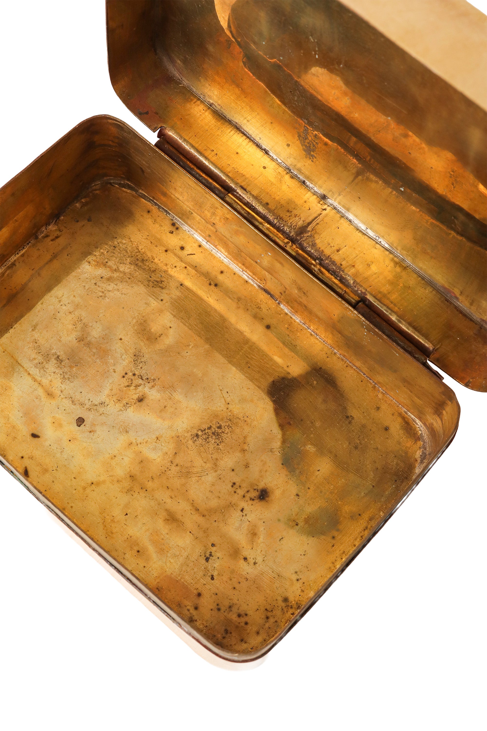 Metal box with shell lid inside close @ Recess LA